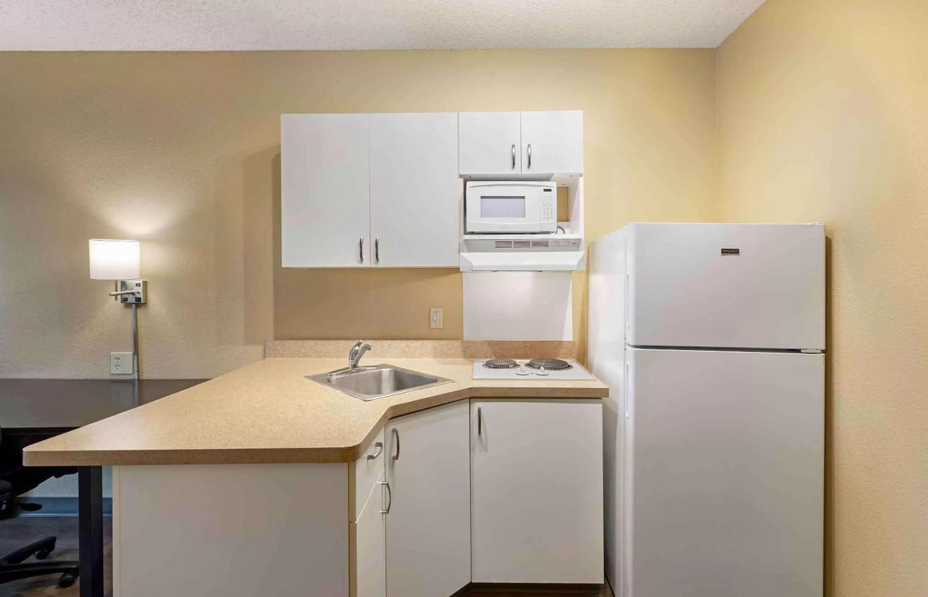 Bedroom, Kitchen/Kitchenette in Extended Stay America Suites - Denver - Park Meadows