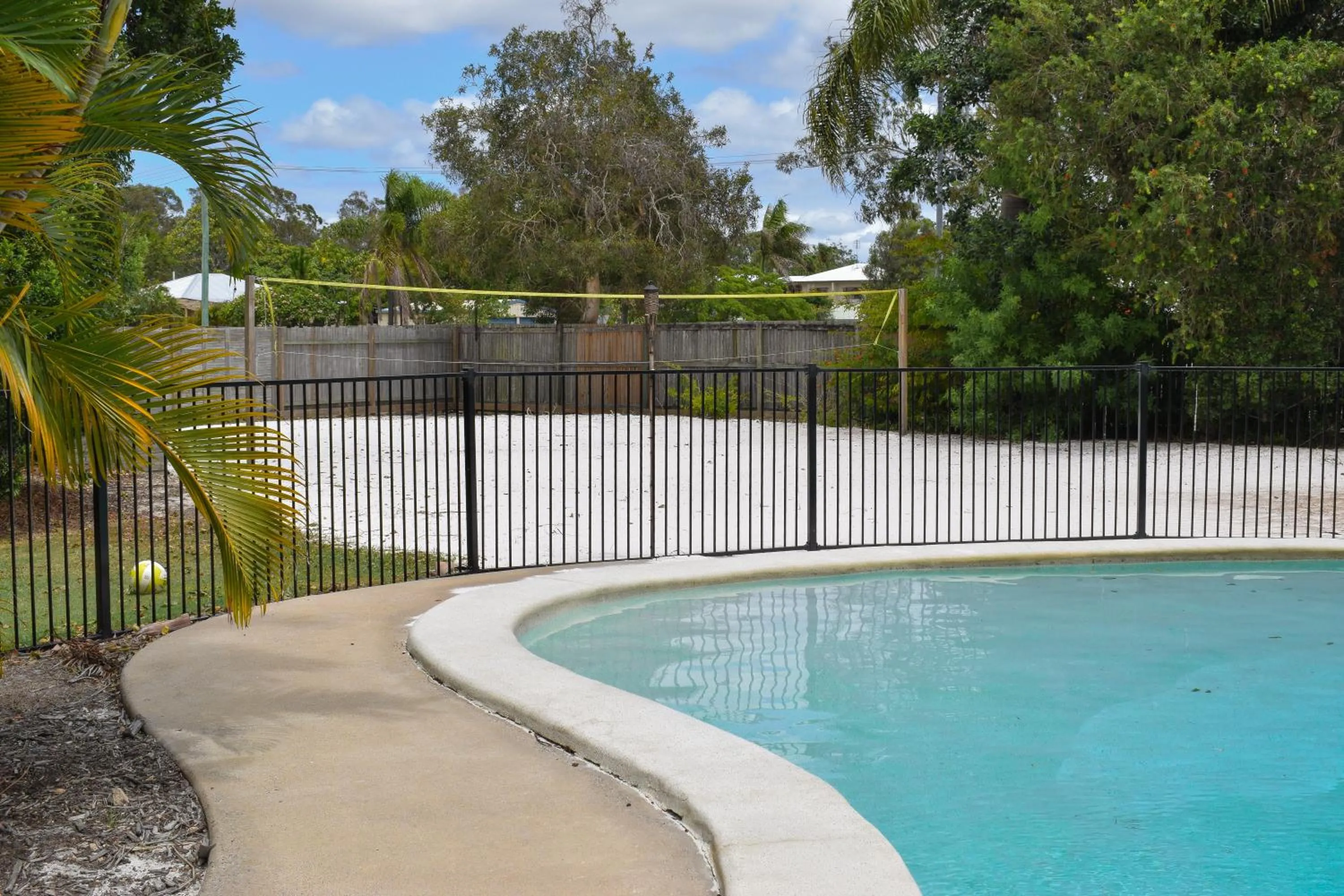 Swimming pool in Hervey Bay Flashpackers