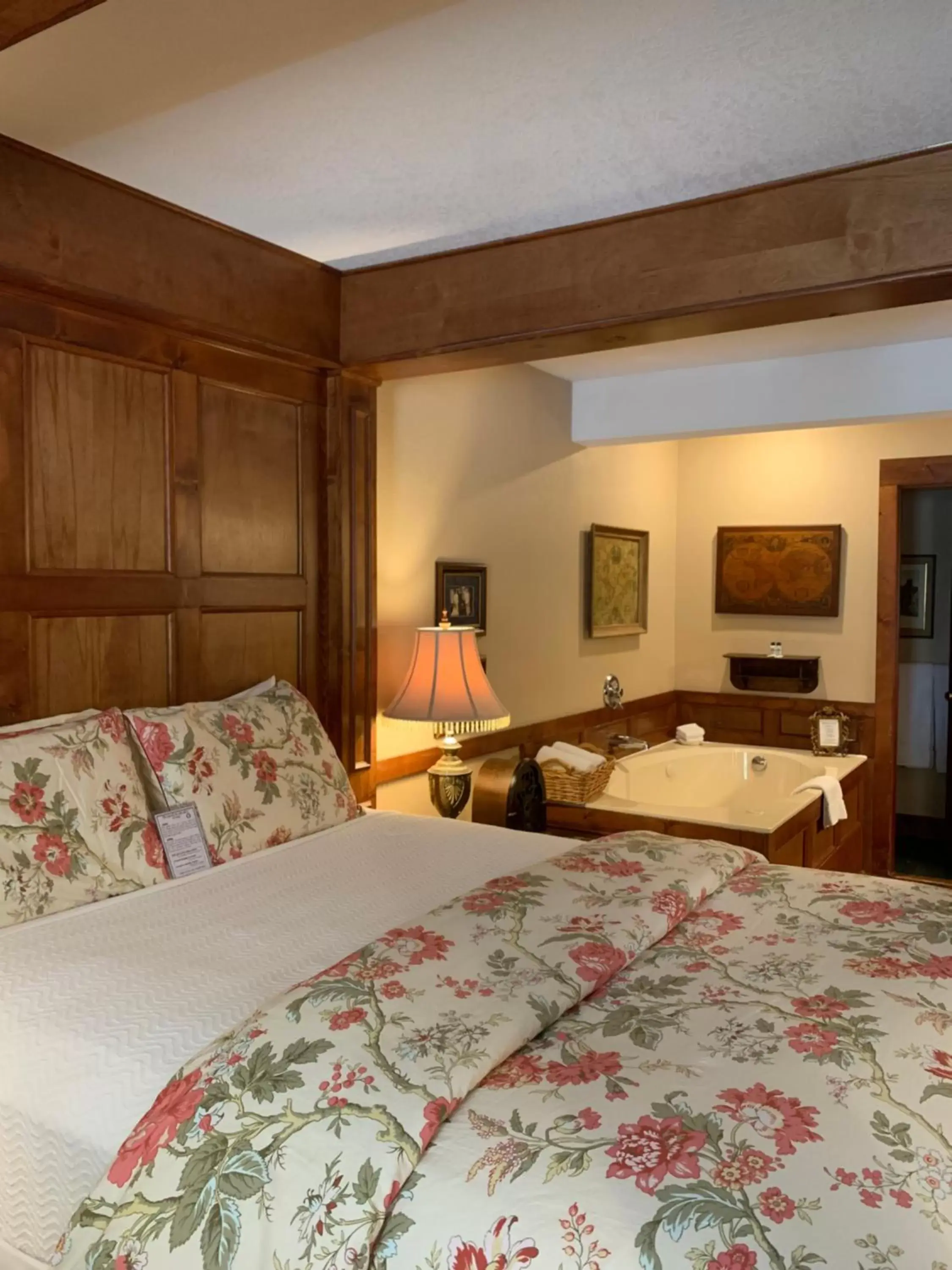 Bed in Walnut Street Inn