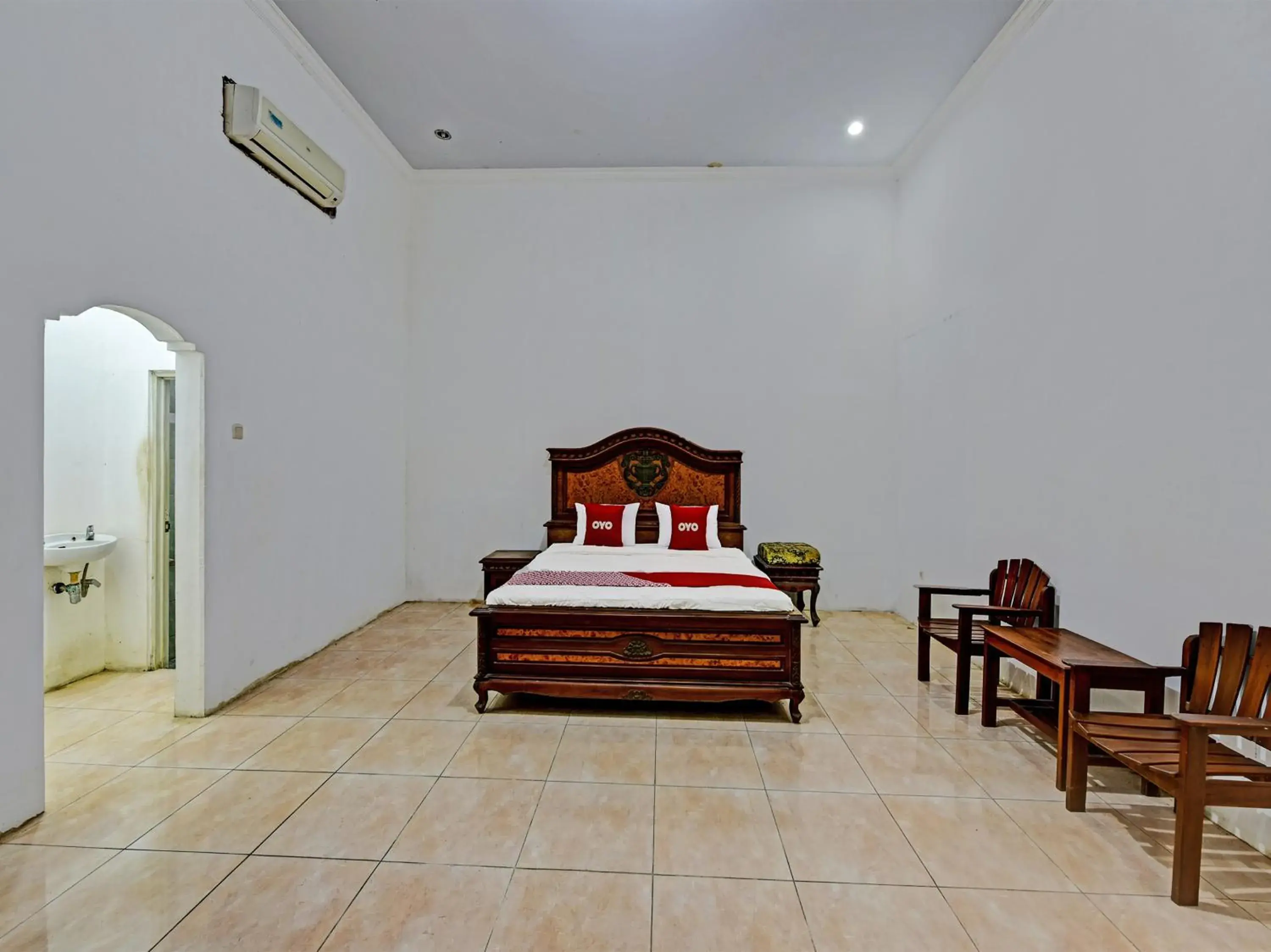 Bedroom in OYO 3479 Hotel Intan