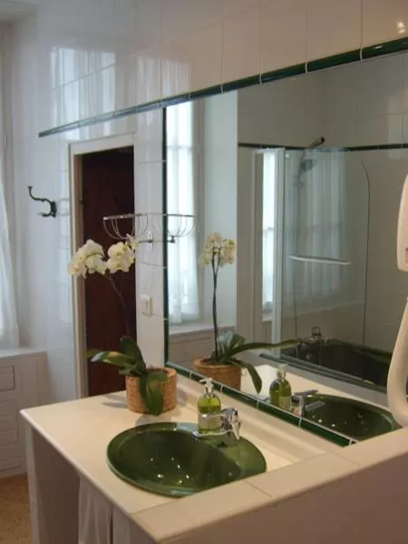 Bathroom in Clos Saint Nicolas