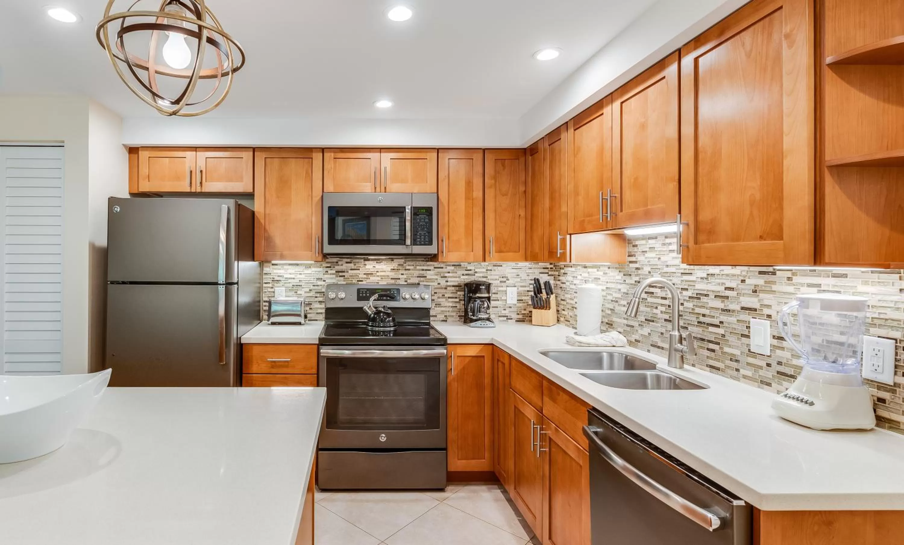 kitchen in Castle At Maui Banyan