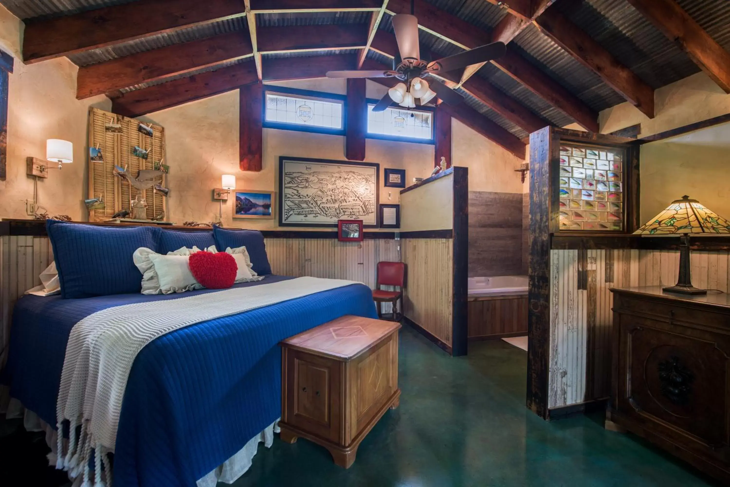 Bathroom, Bed in Barons CreekSide Resort