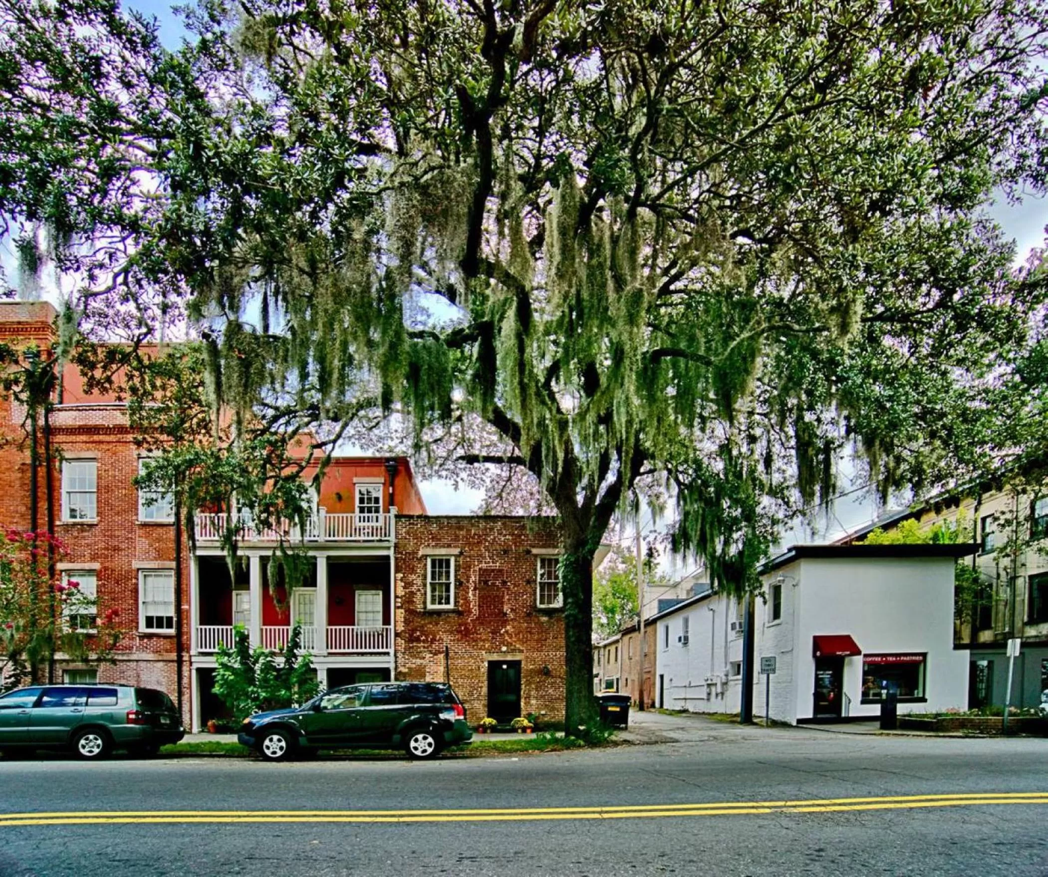 Facade/entrance, Property Building in Comfy Carriage House Steps from the River