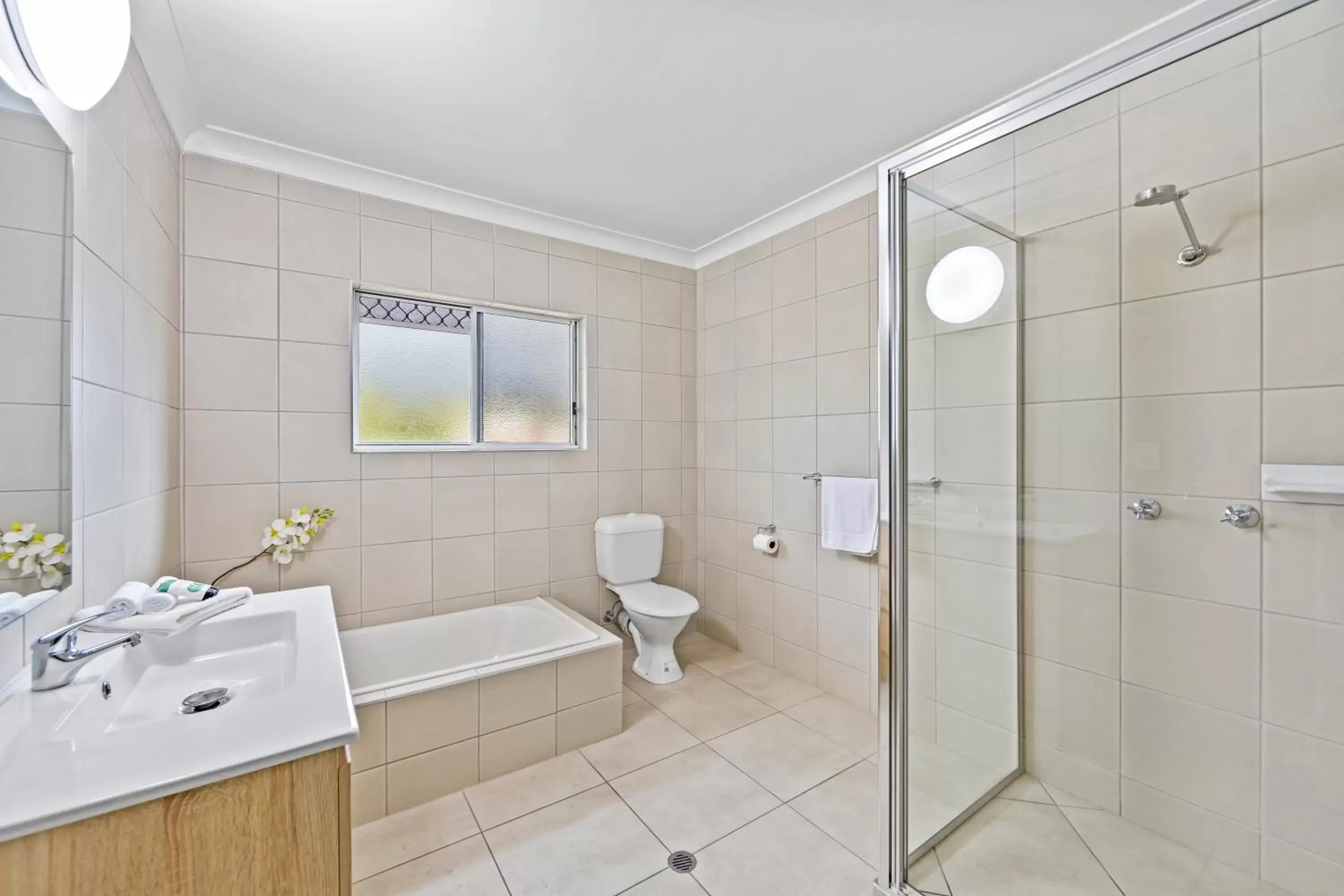 Bathroom in Koala Court Holiday Apartments