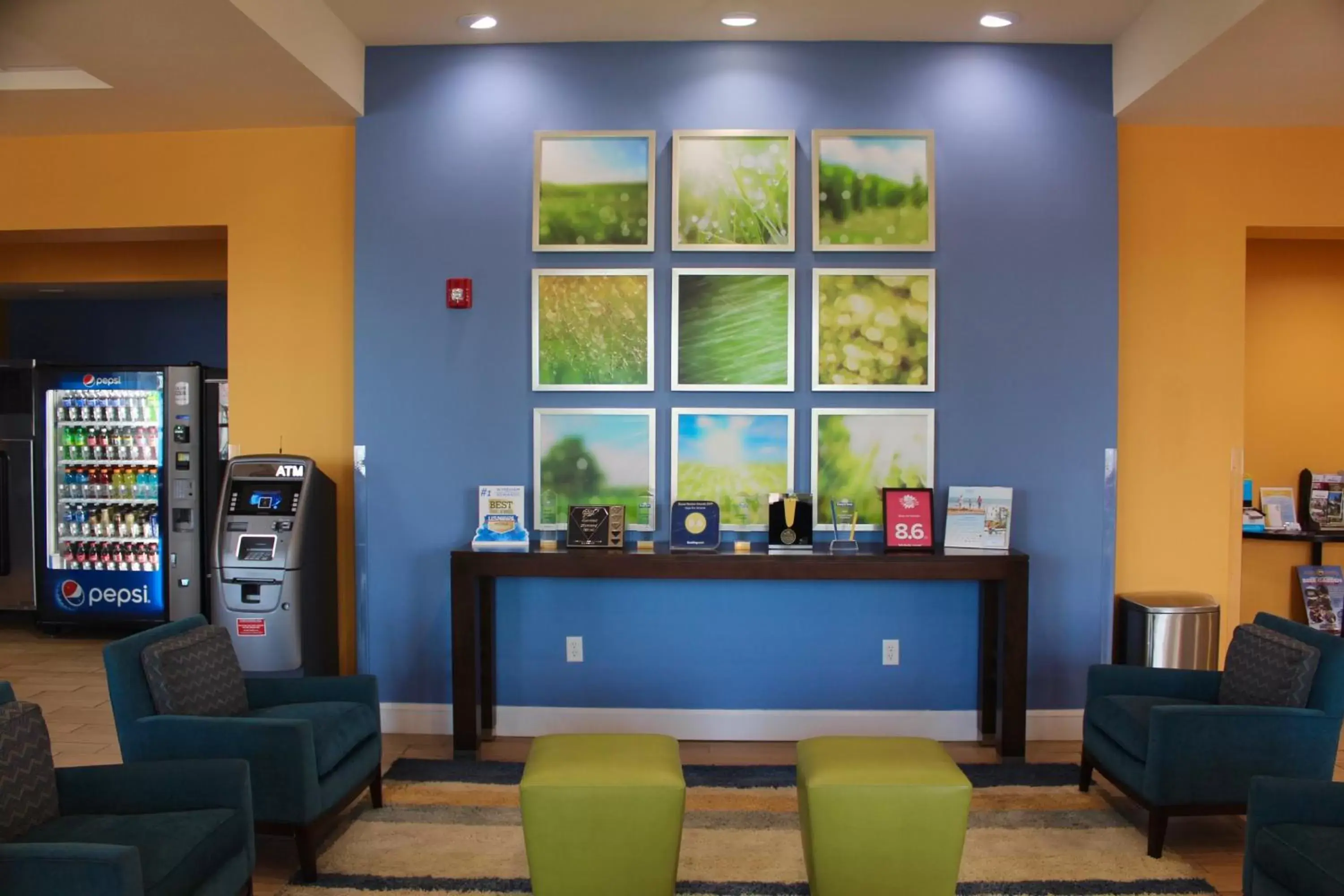 Lobby or reception in Days Inn by Wyndham Victoria