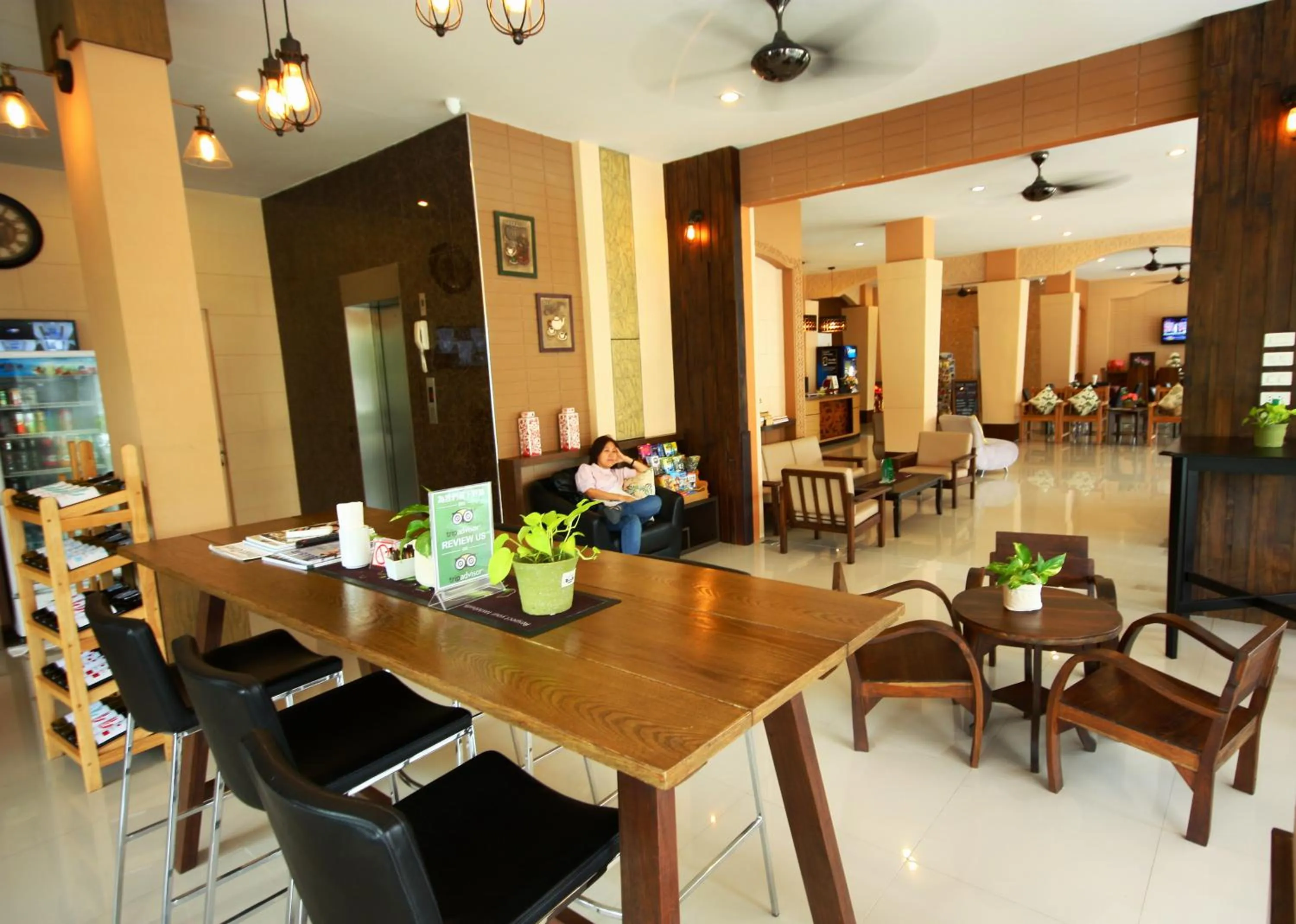 Restaurant/places to eat in Breezotel - SHA Certified