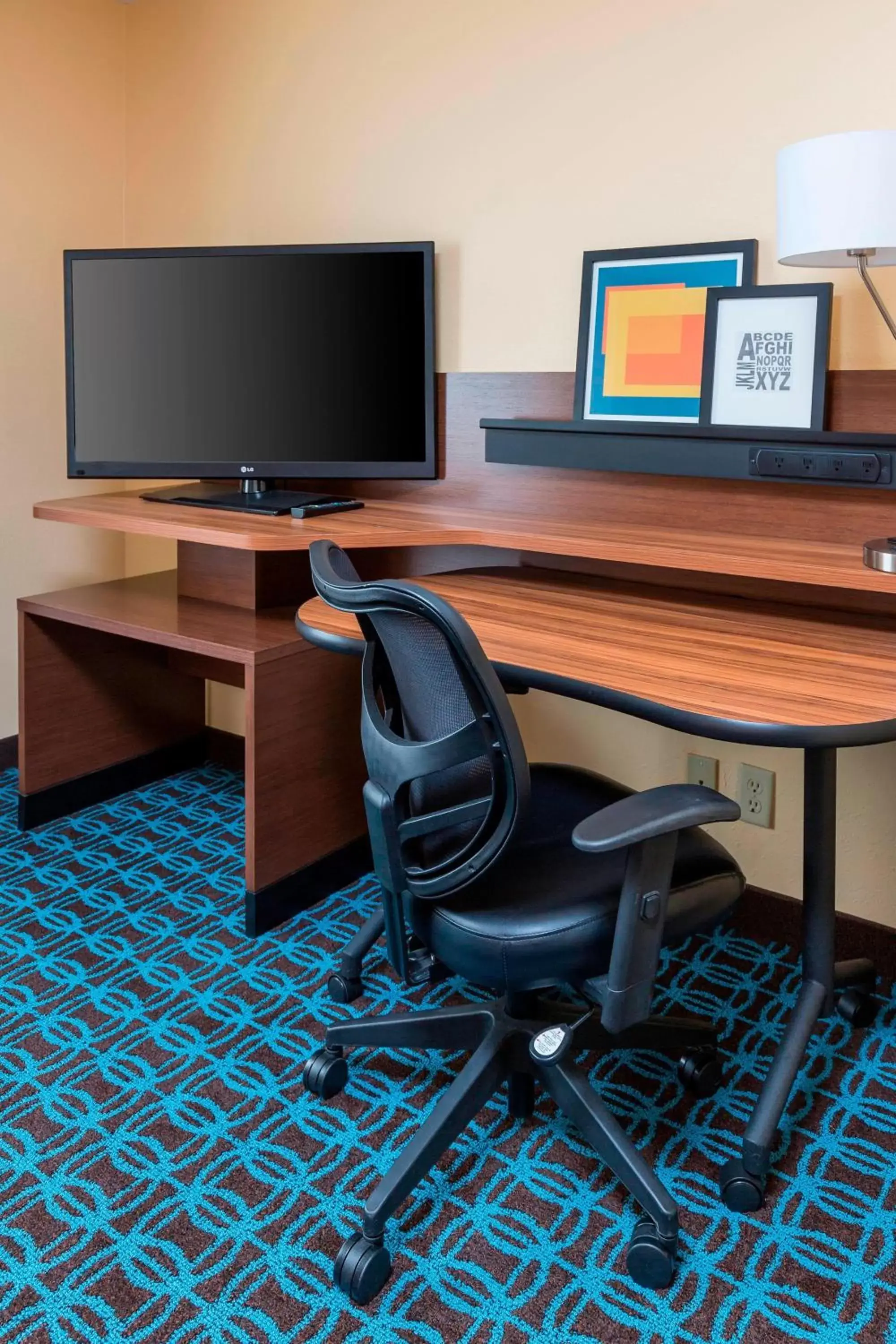 Photo of the whole room, Business Area/Conference Room in Fairfield Inn & Suites Lincoln