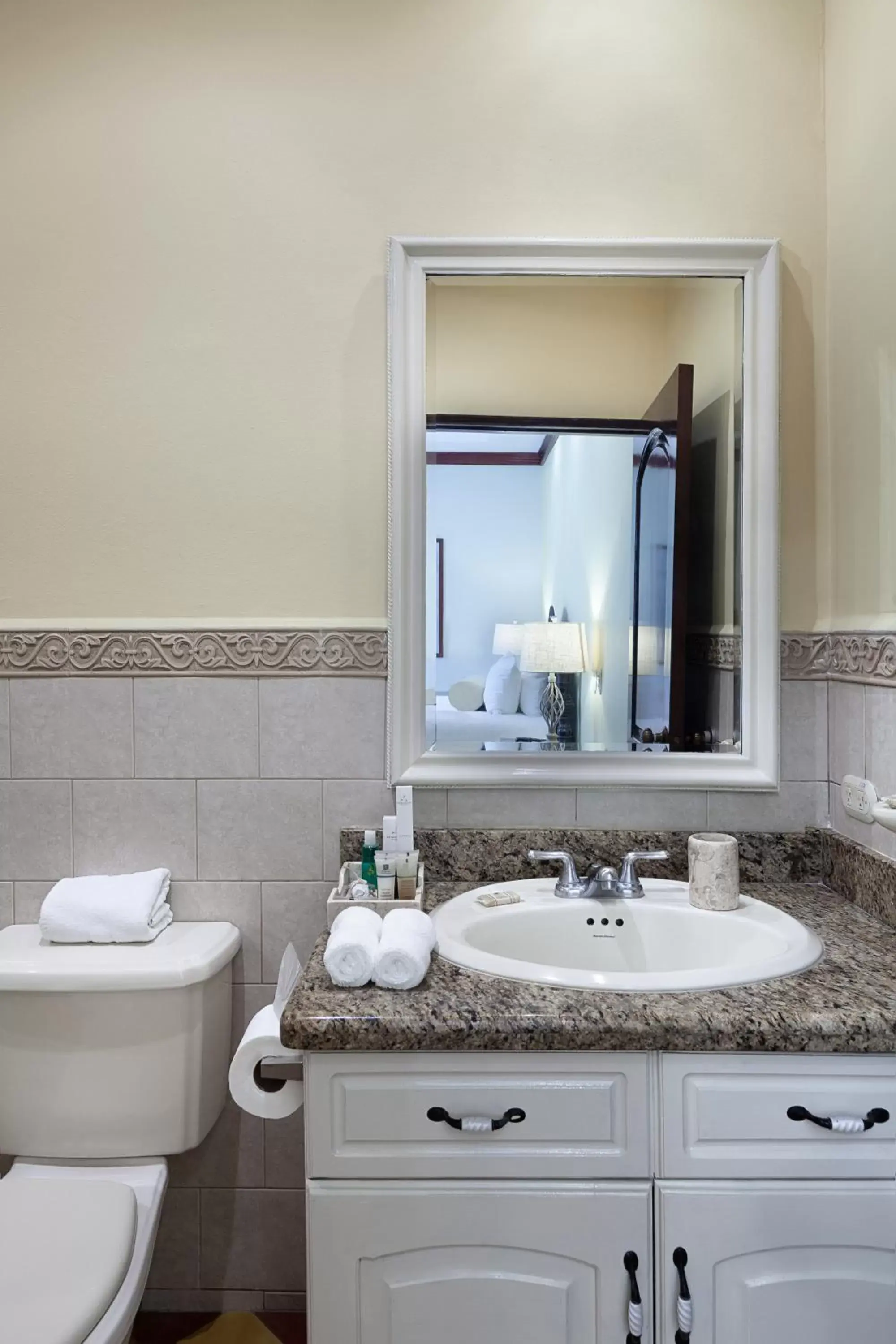 Bathroom in Hotel la Perla Leon