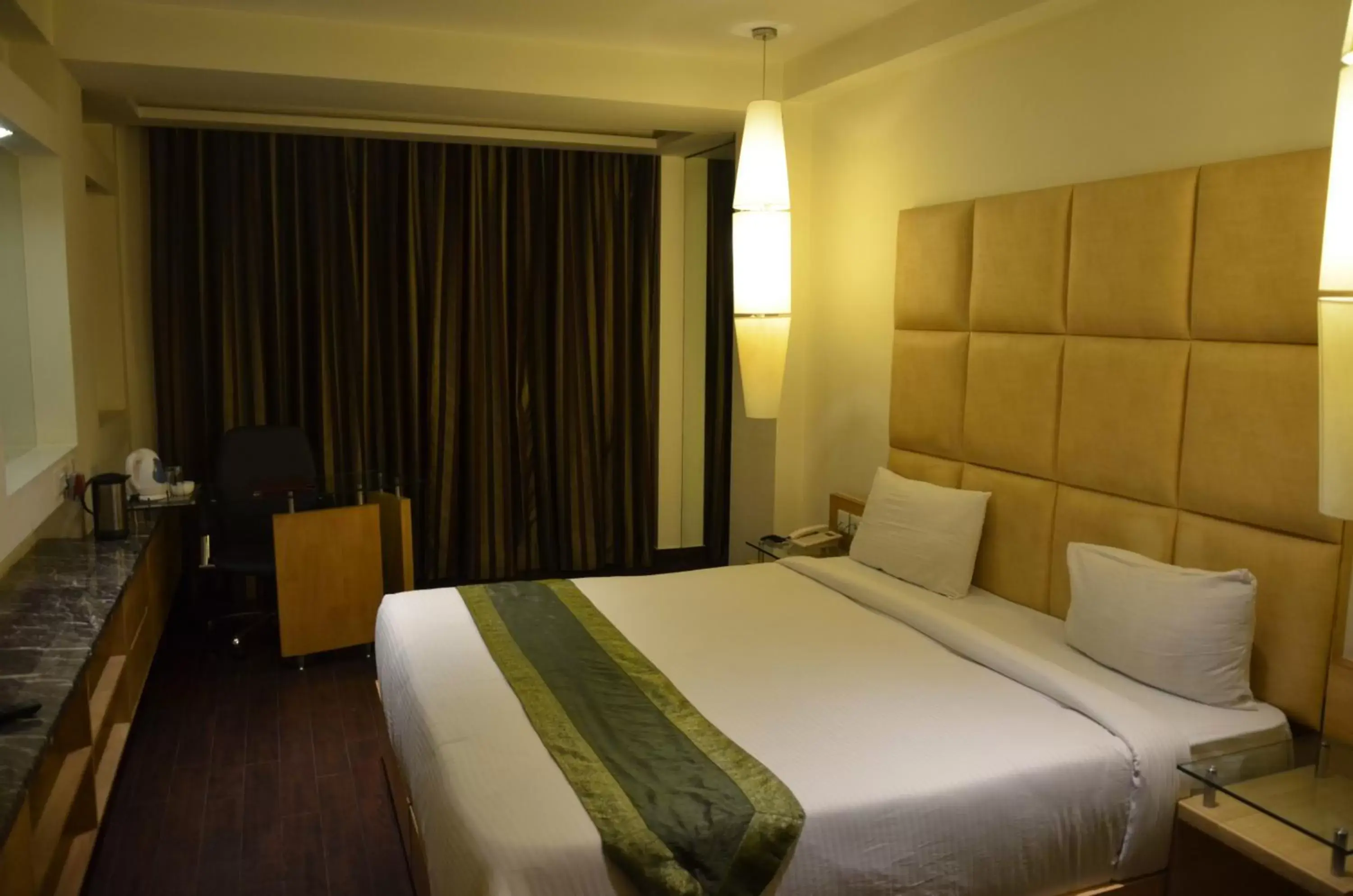 Photo of the whole room, Bed in Airport Hotel Grand, New Delhi