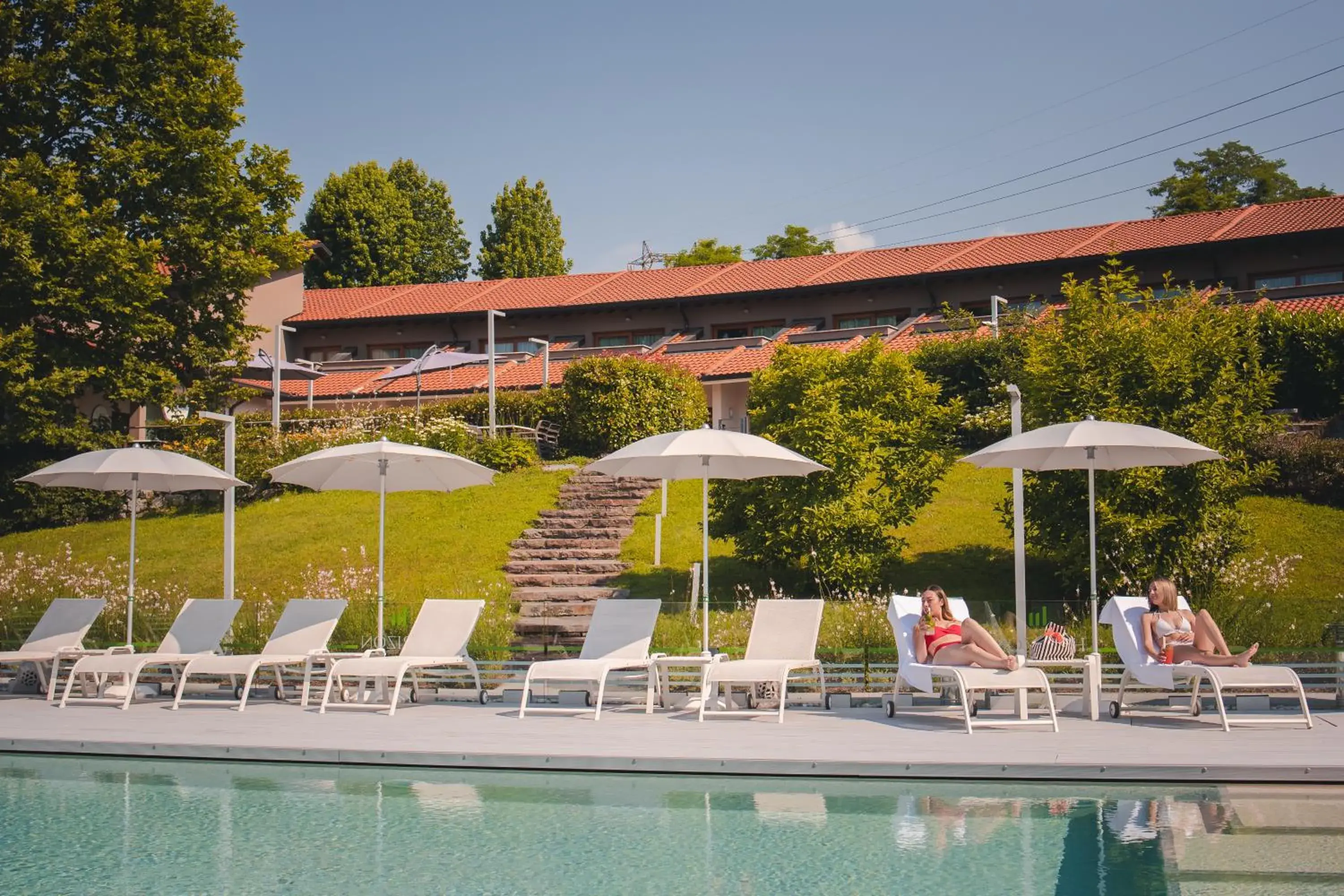 Garden, Swimming Pool in Hotel Horizon Wellness & Spa Resort; Best Western Signature Collection