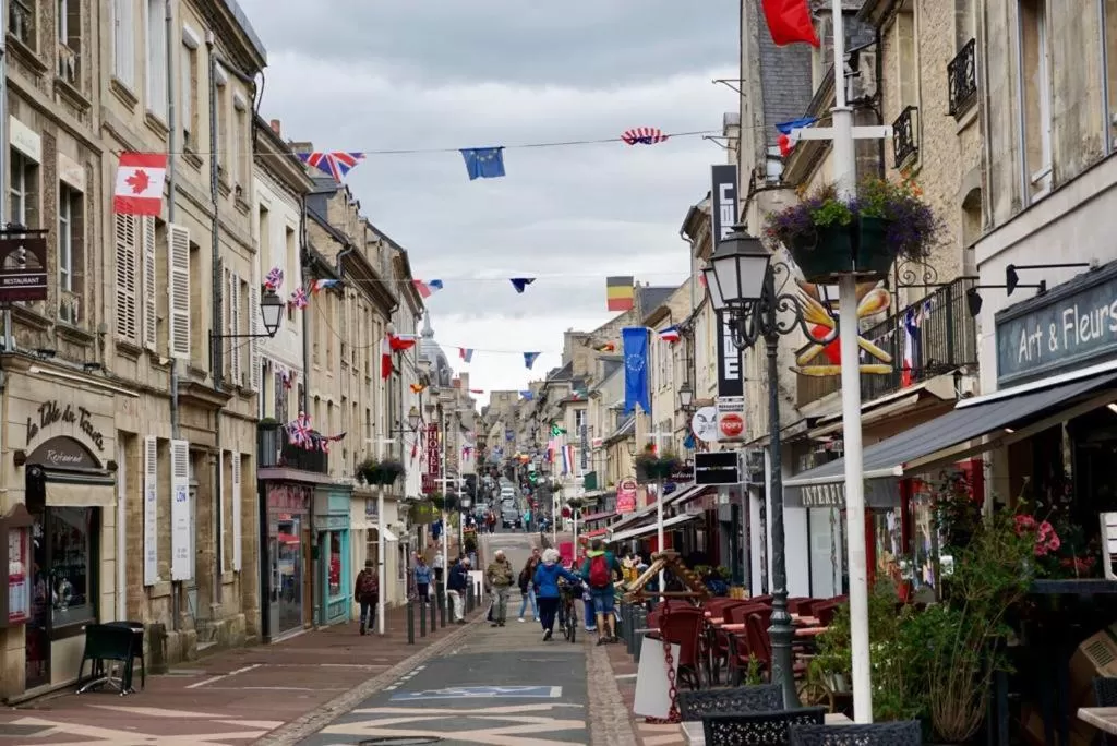 Nearby landmark, Neighborhood in Le Bourg