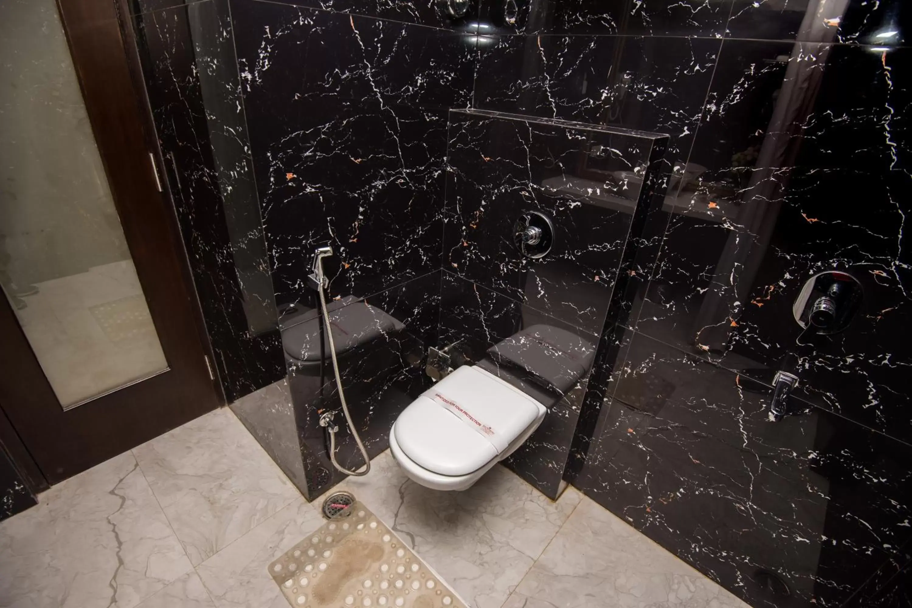 Bathroom in Hotel Heritage Inn at Assi Ghat