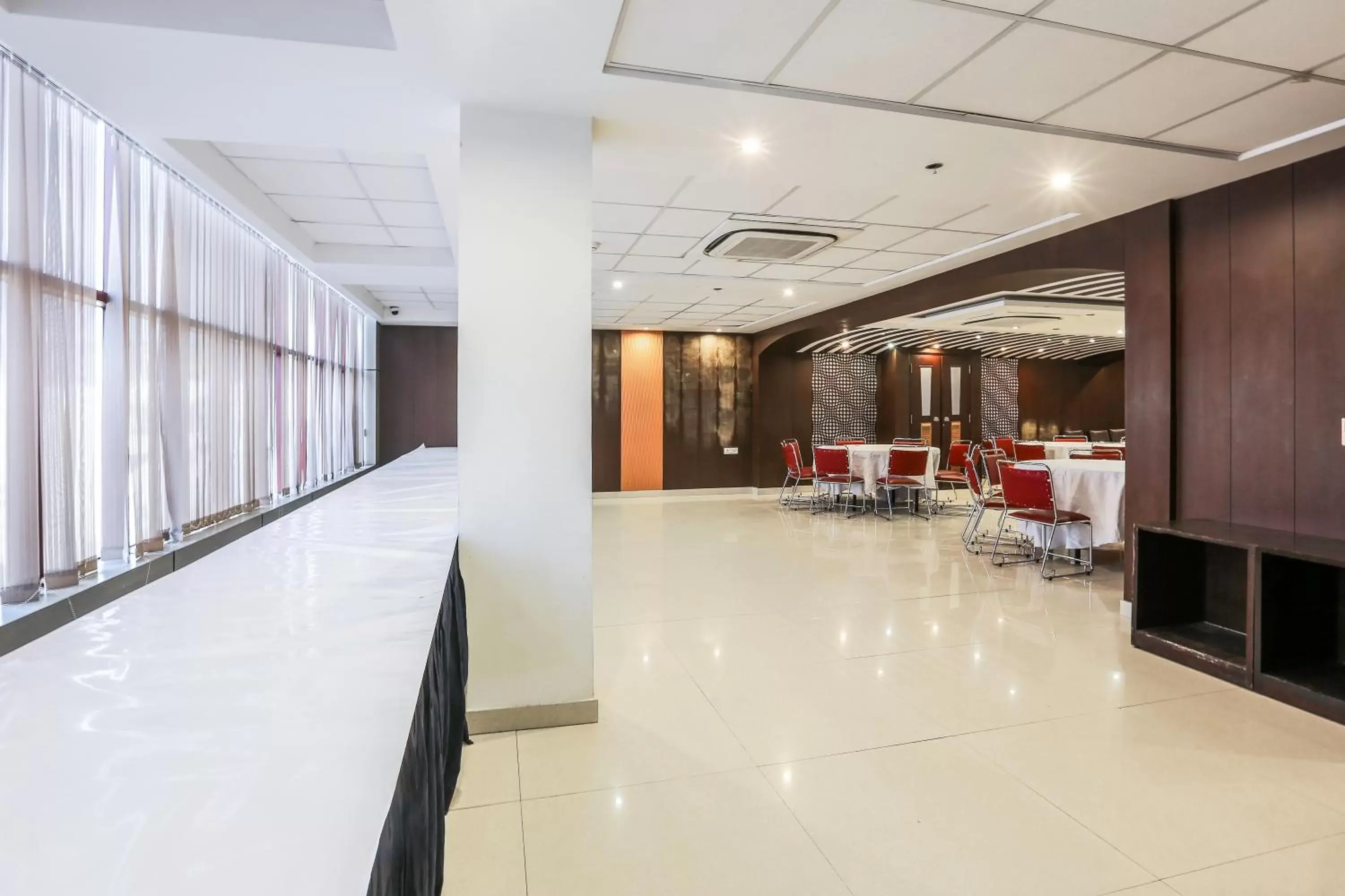 Business facilities in Airport Hotel Grand, New Delhi