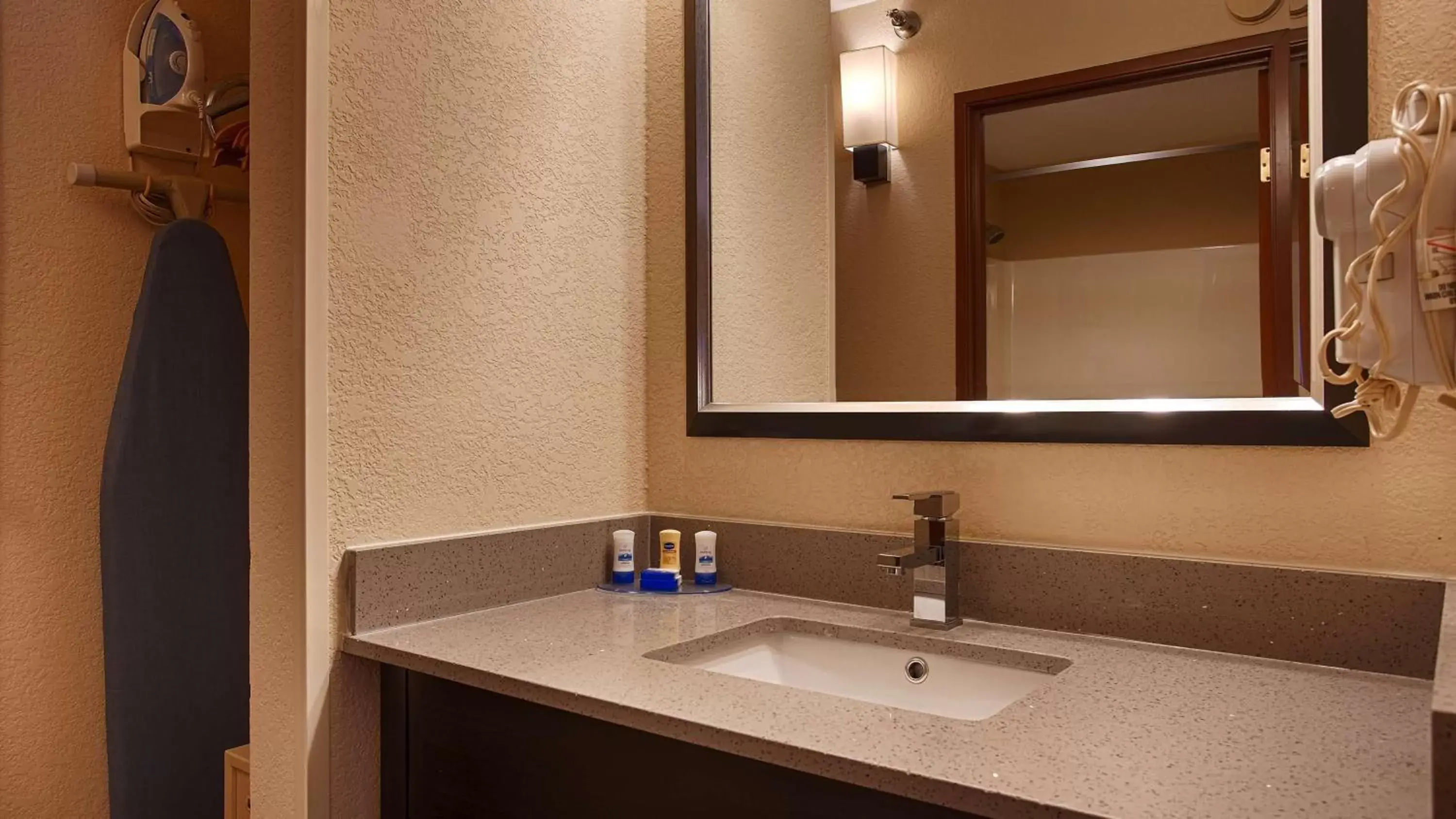 Photo of the whole room, Bathroom in Days Inn by Wyndham Indiana Benjamin Franklin Highway