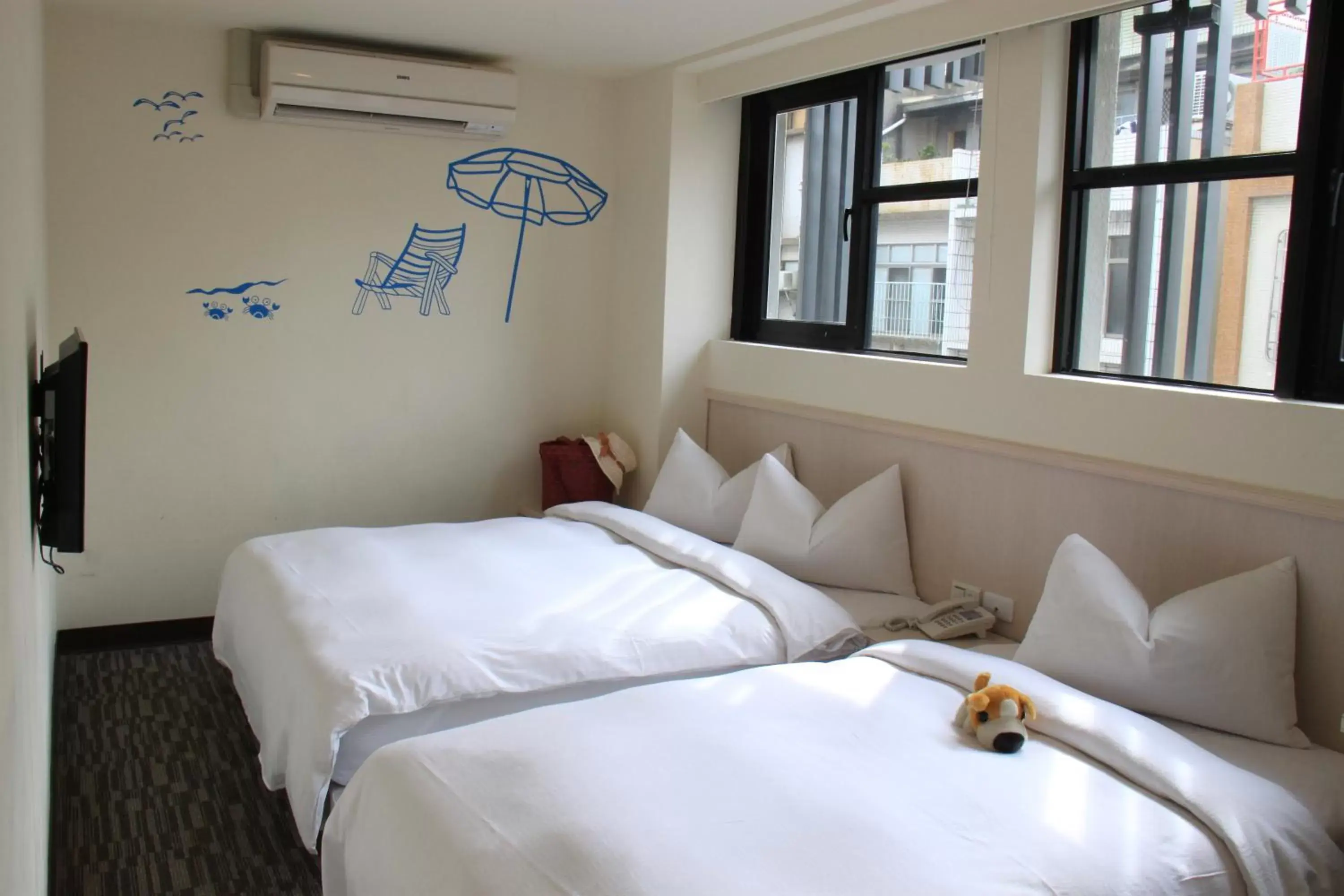 Bedroom, Bed in Century Hotel