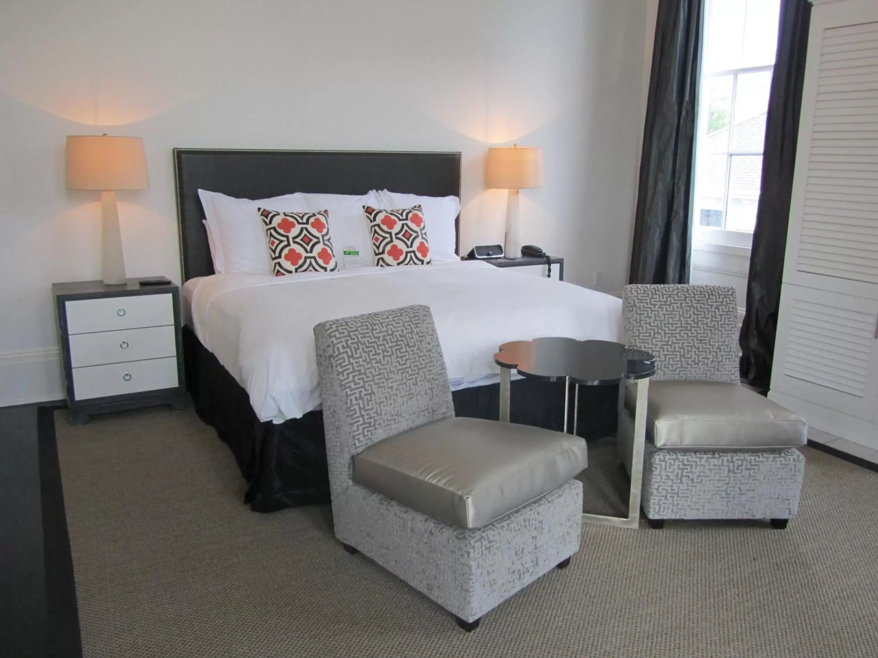 Bed in Melrose Mansion Suites