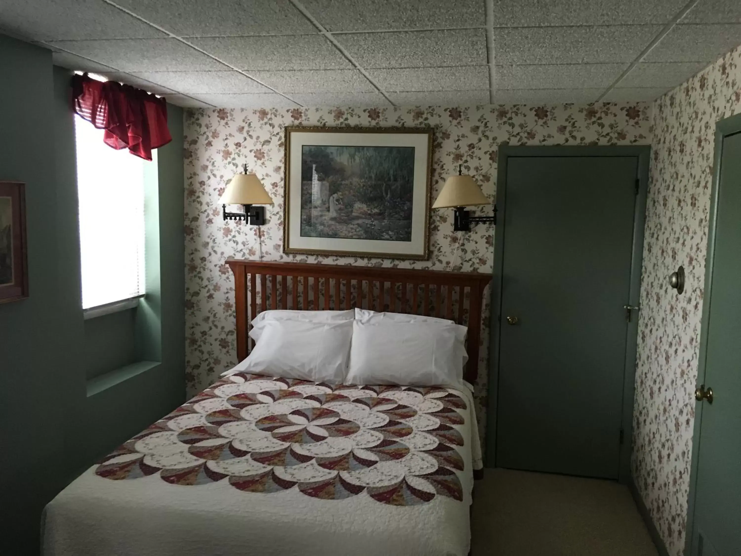 Bedroom, Bed in The Winter Inn