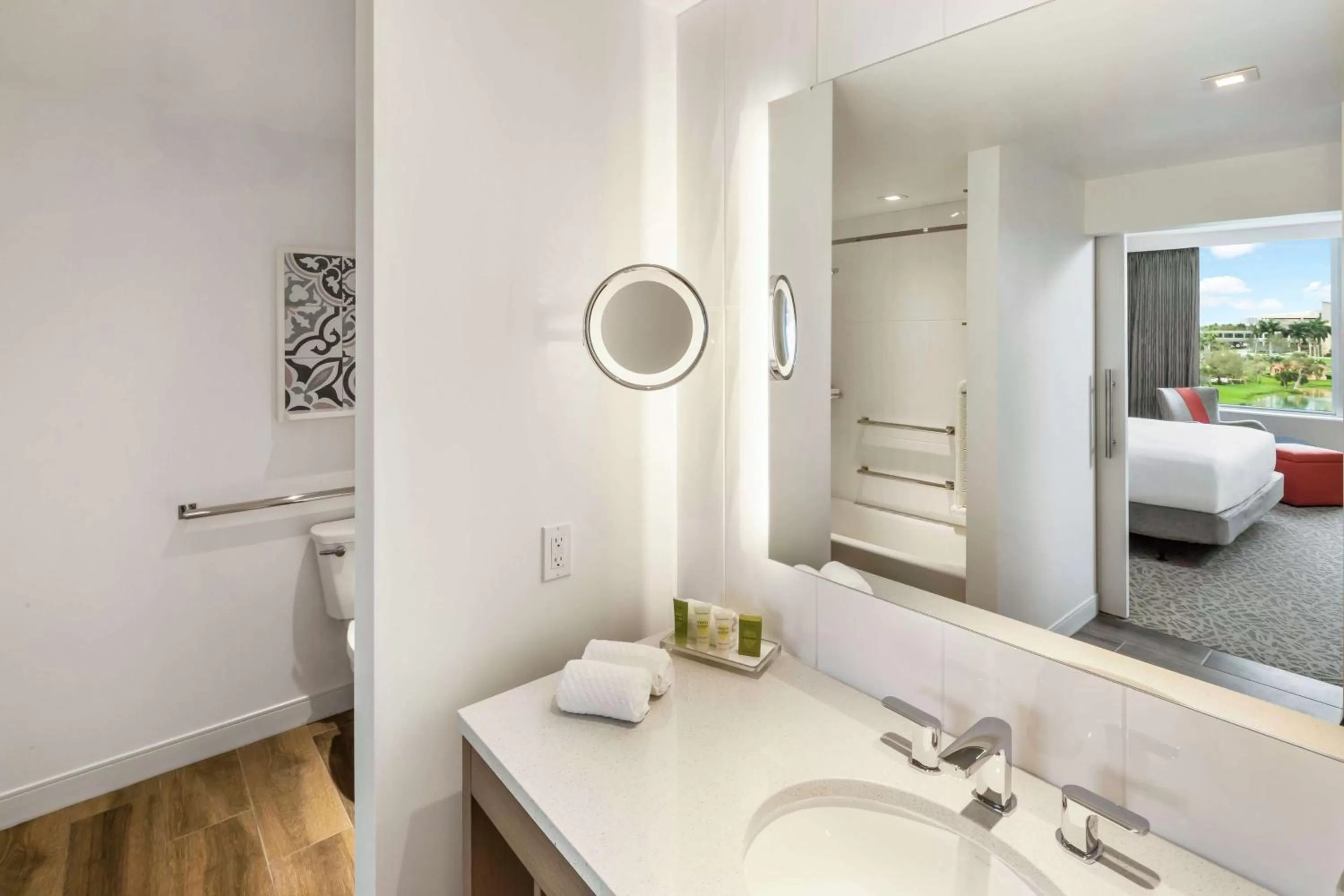 Bathroom, Bed in Hilton Miami Dadeland