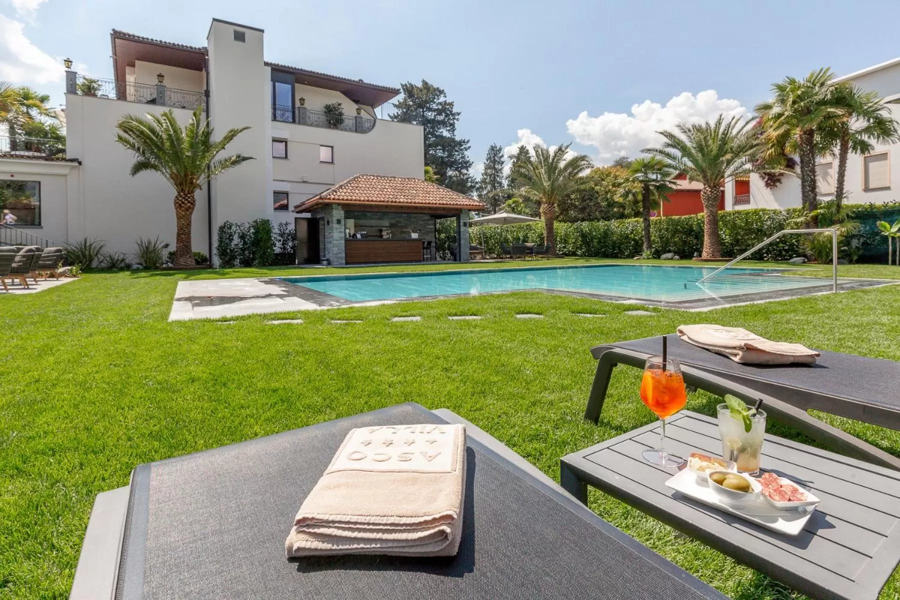 Swimming pool in Hotel Ascovilla Charming Hideway