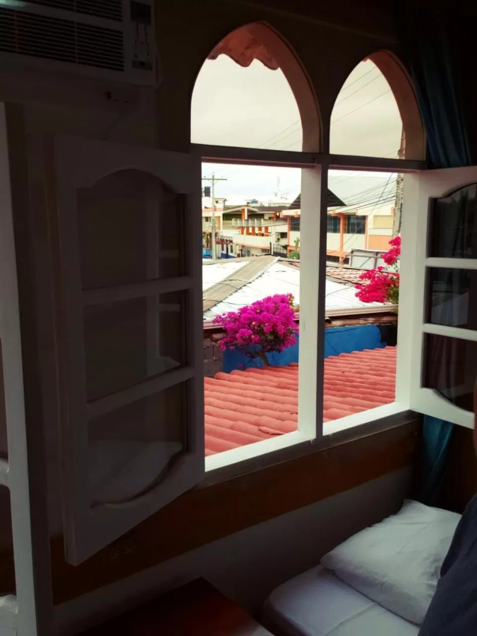 City view, Bed in Hotel Crossman