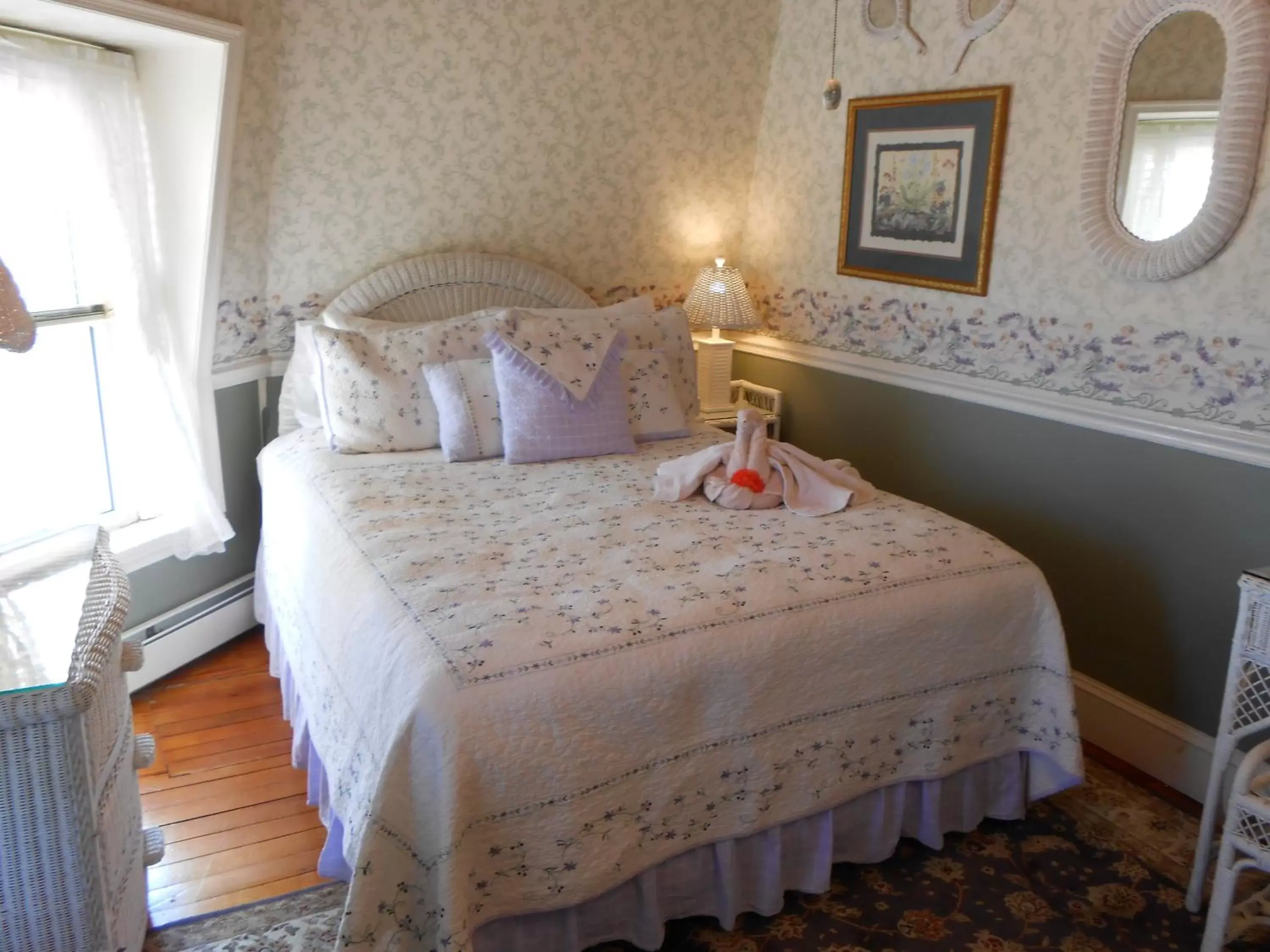 Bed in Angel of the Sea Bed and Breakfast