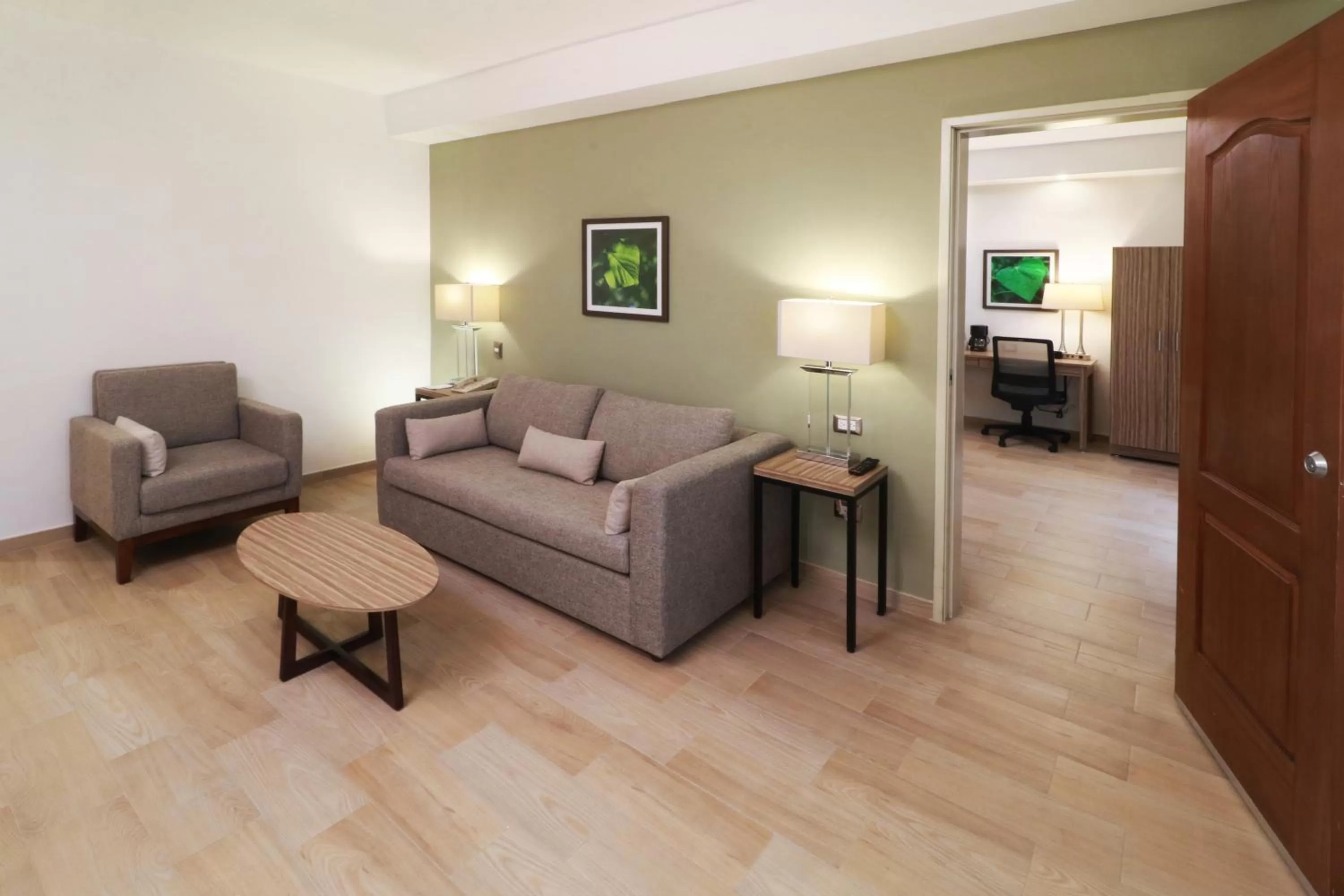 Living room in Wyndham Garden Monterrey Valle Real