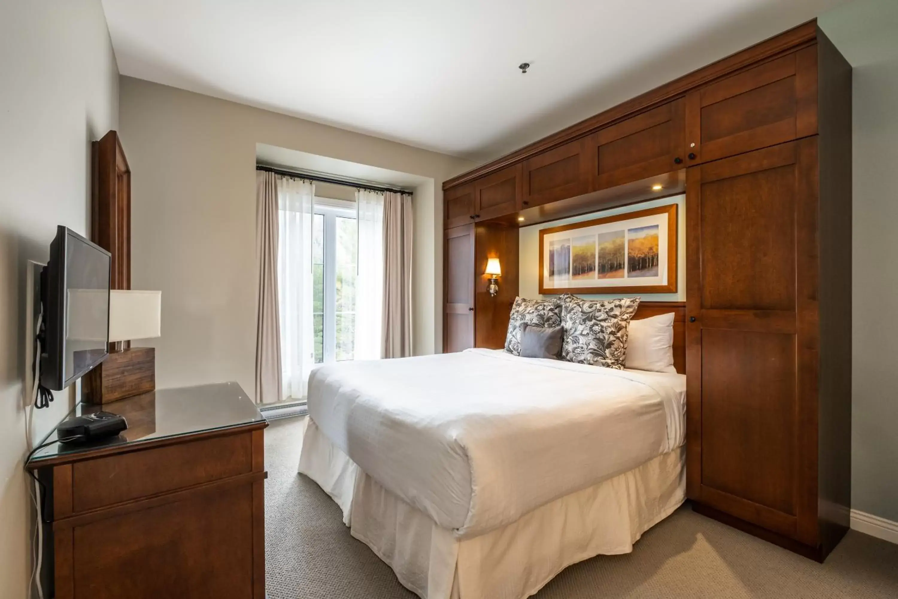 Bedroom, Bed in Château Beauvallon