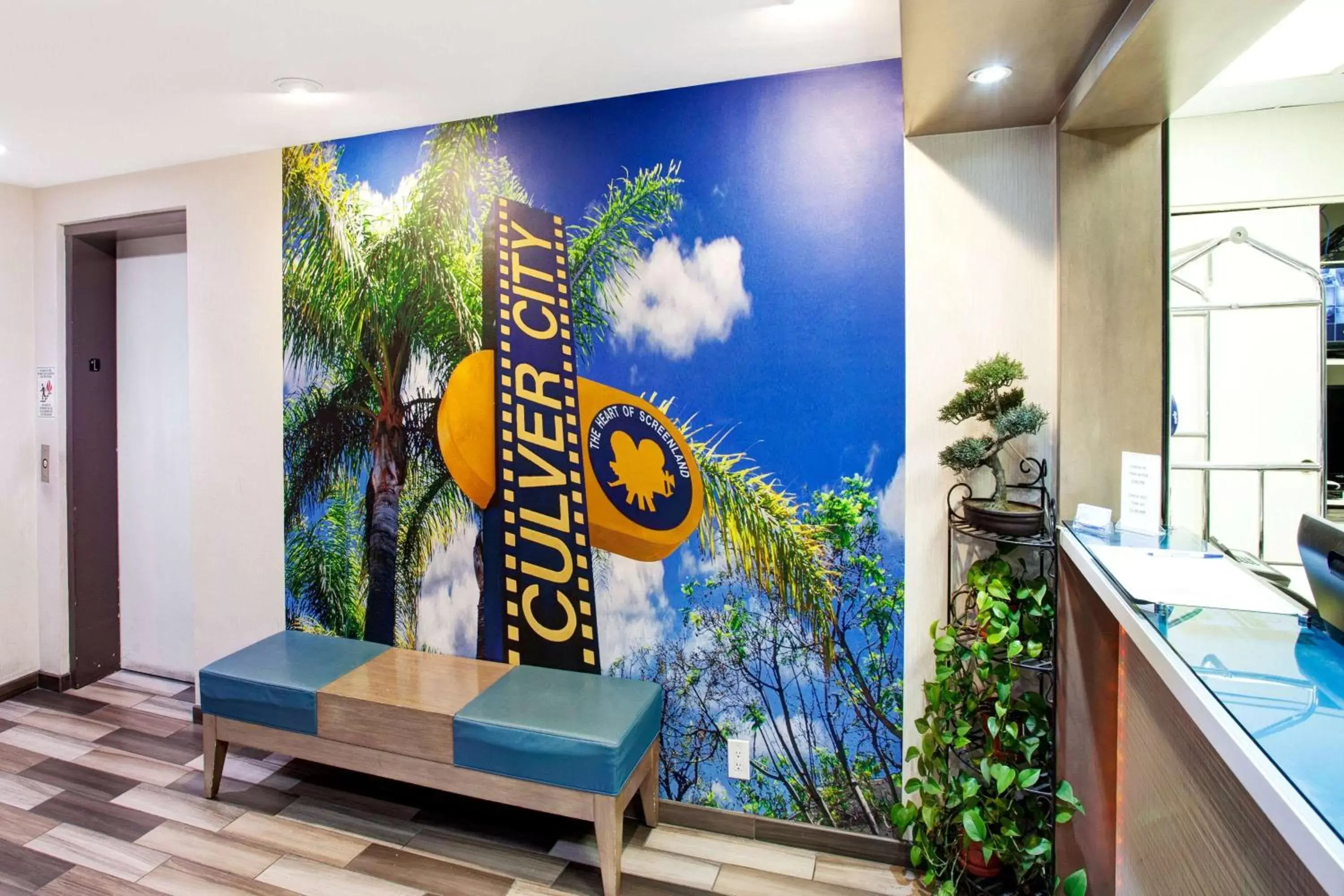Lobby or reception in Travelodge by Wyndham Culver City