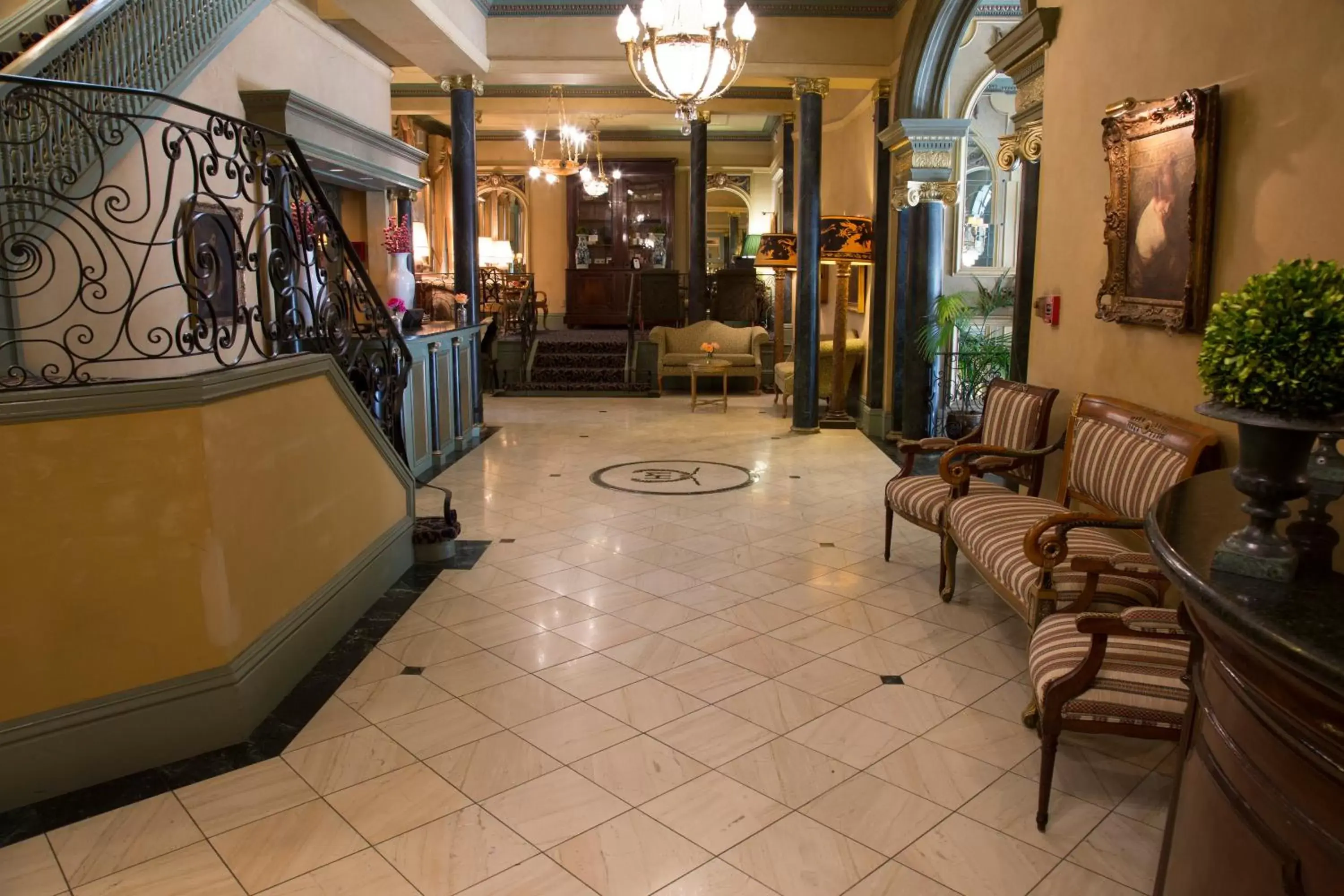 Seating area, Lobby/Reception in Hotel Majestic