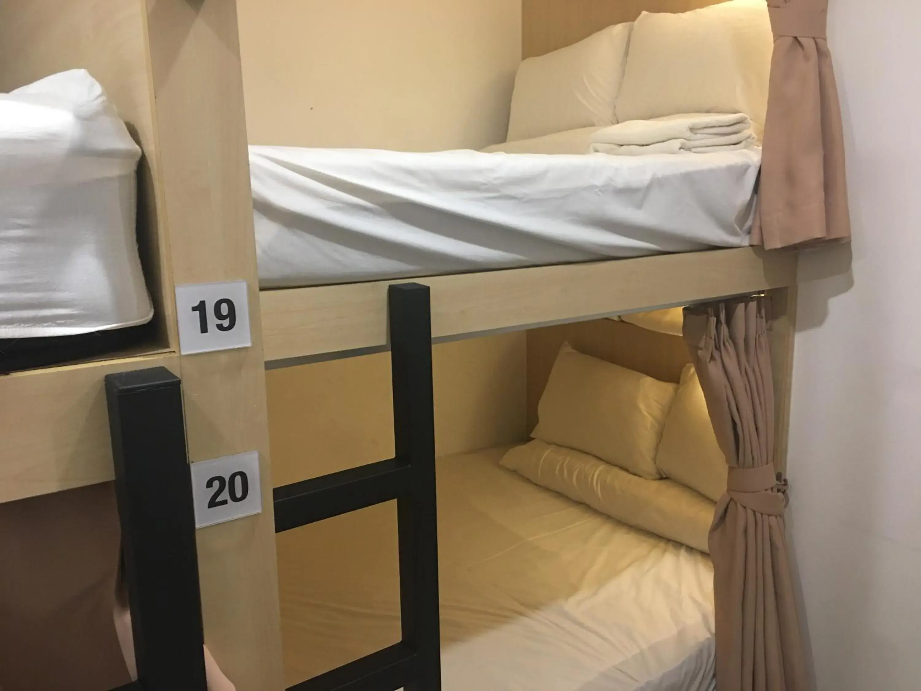 Bedroom, Bunk Bed in Signel Hostel