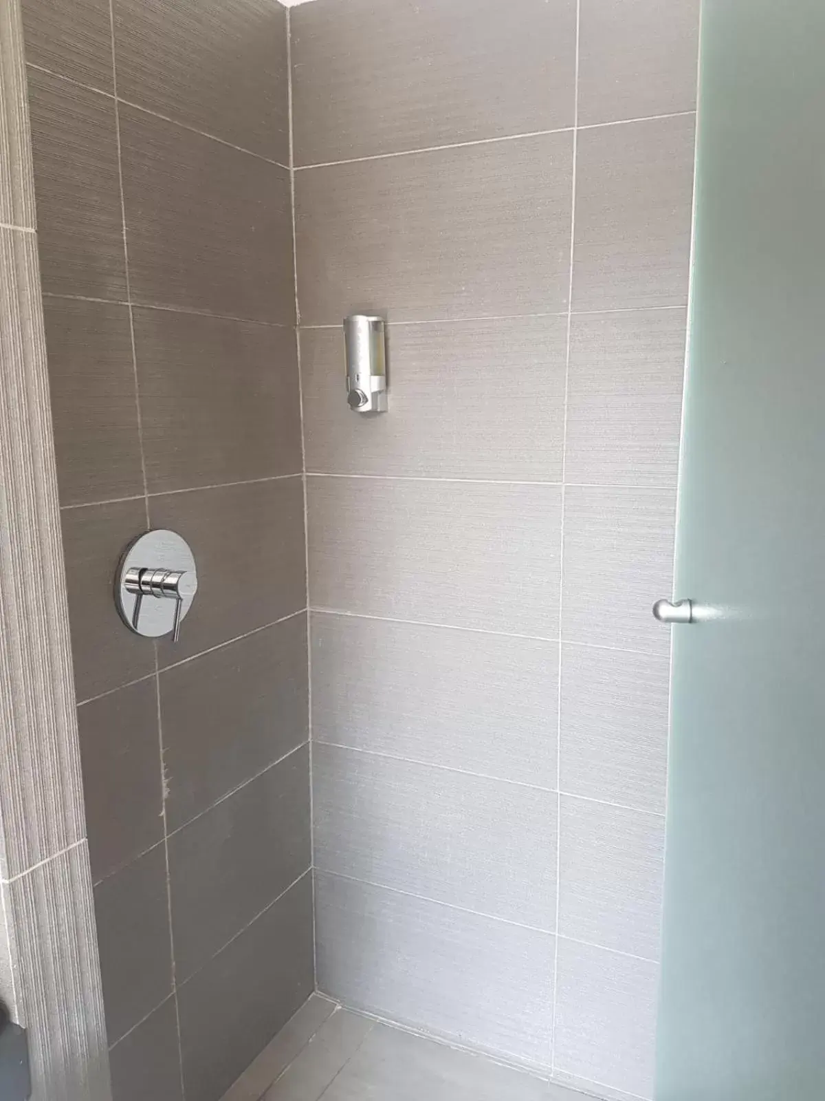 Shower, Bathroom in ONOMO Hotel Abidjan