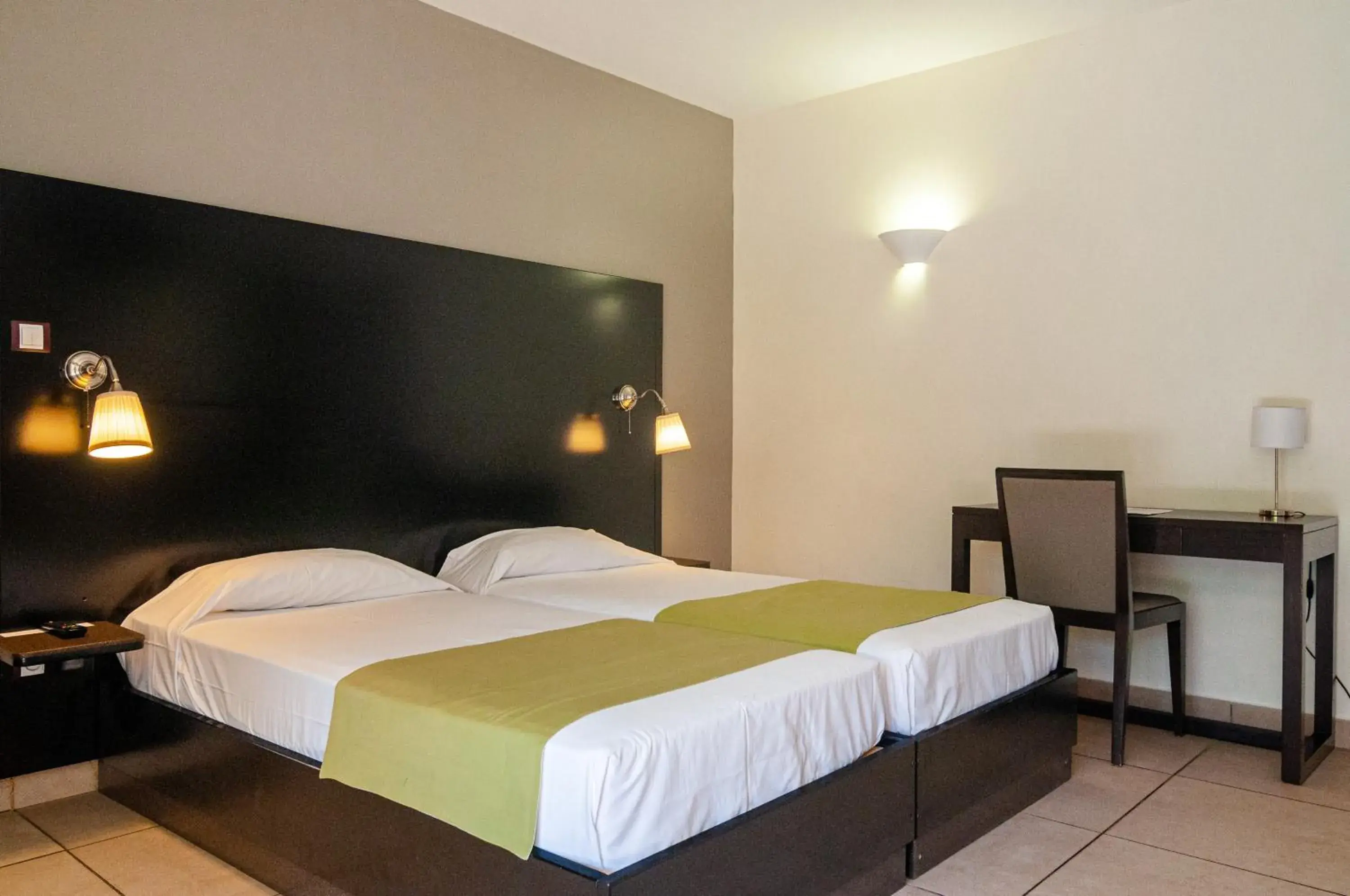 Bedroom, Bed in Tama Hotel