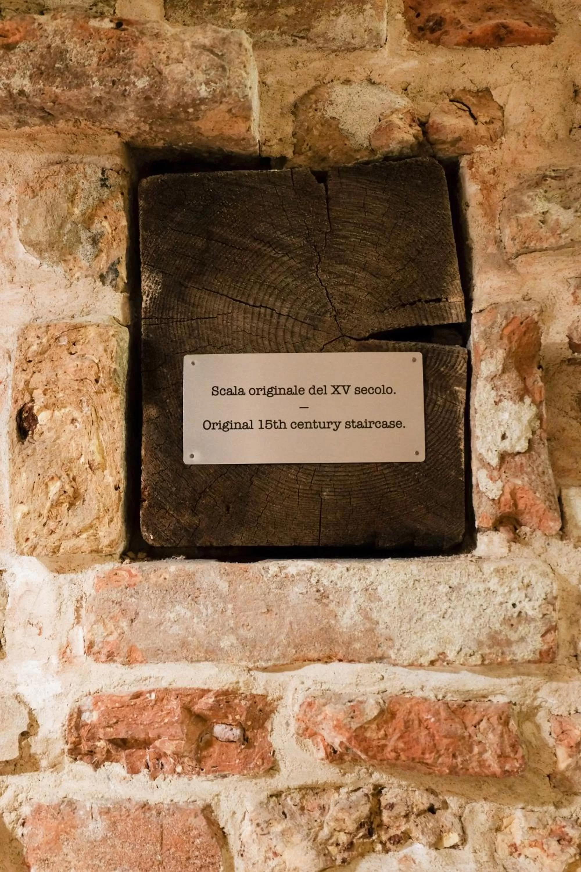 Text overlay in Locanda Ponte Dante