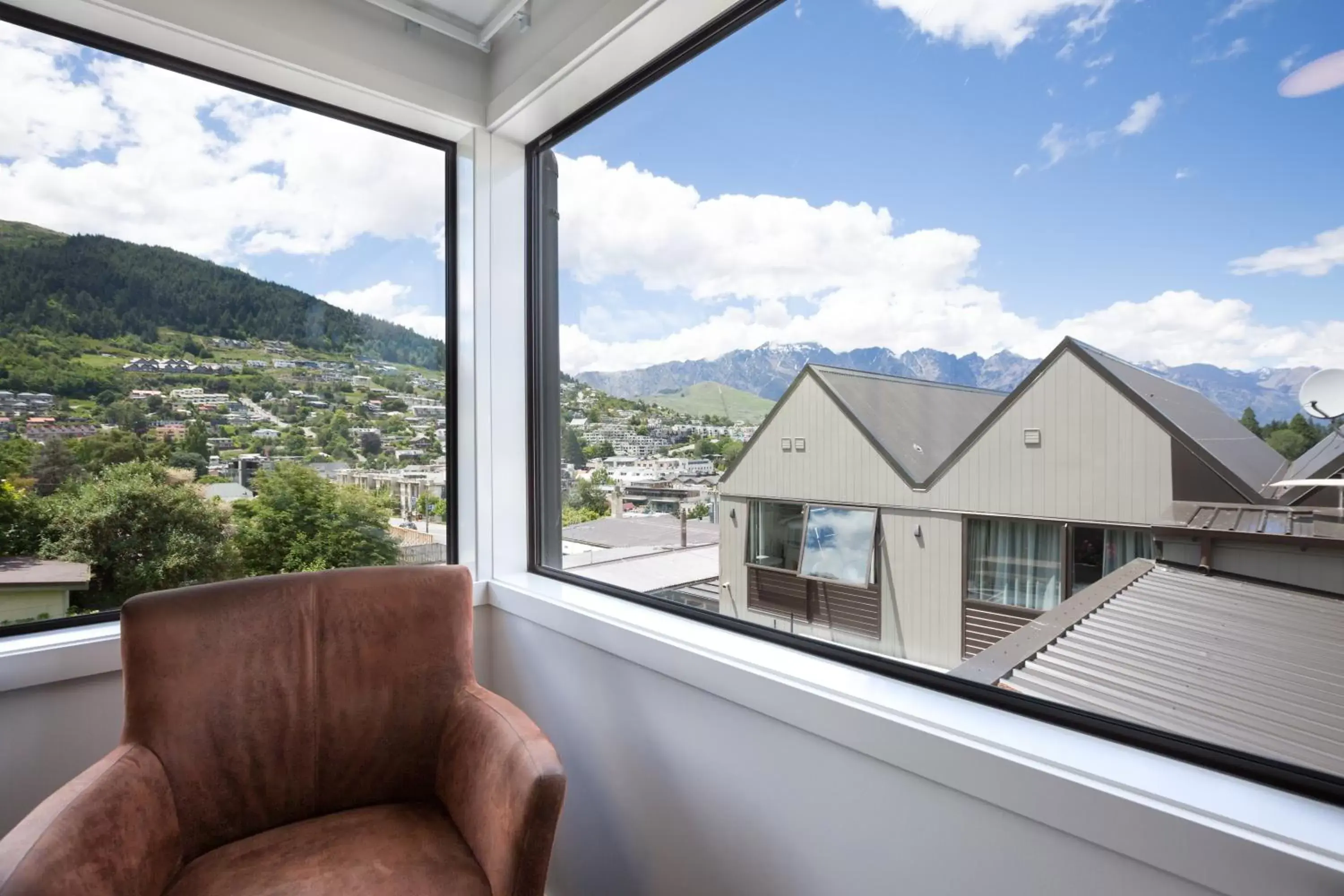 Seating area, Mountain View in Lomond Lodge Motel & Apartments