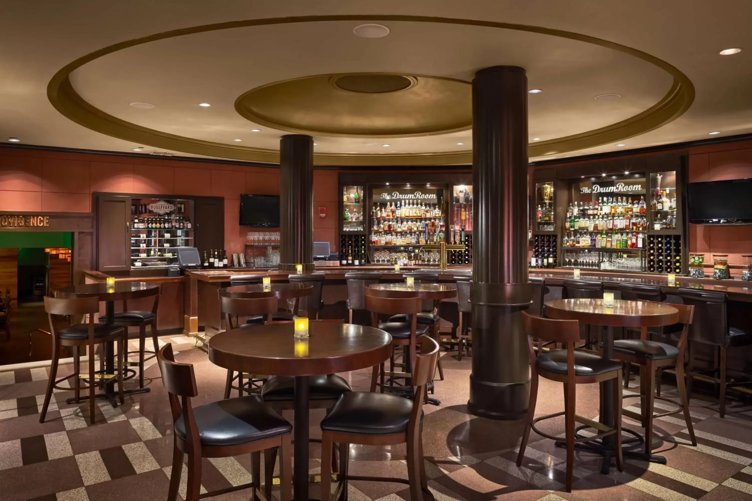 Restaurant/places to eat, Lounge/Bar in Hilton President Kansas City