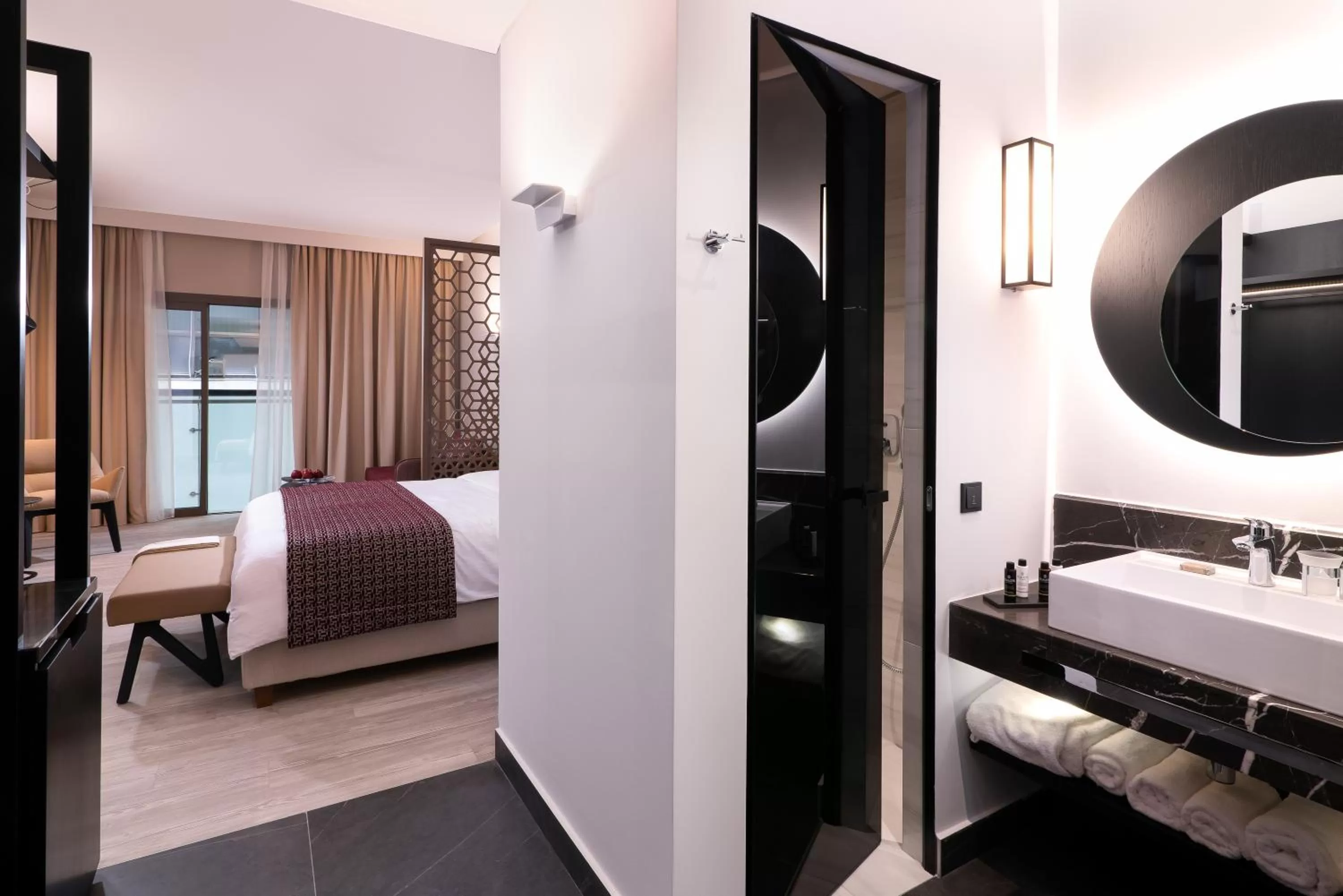 Bathroom, Bed in S Hotel Boutique Thessaloniki