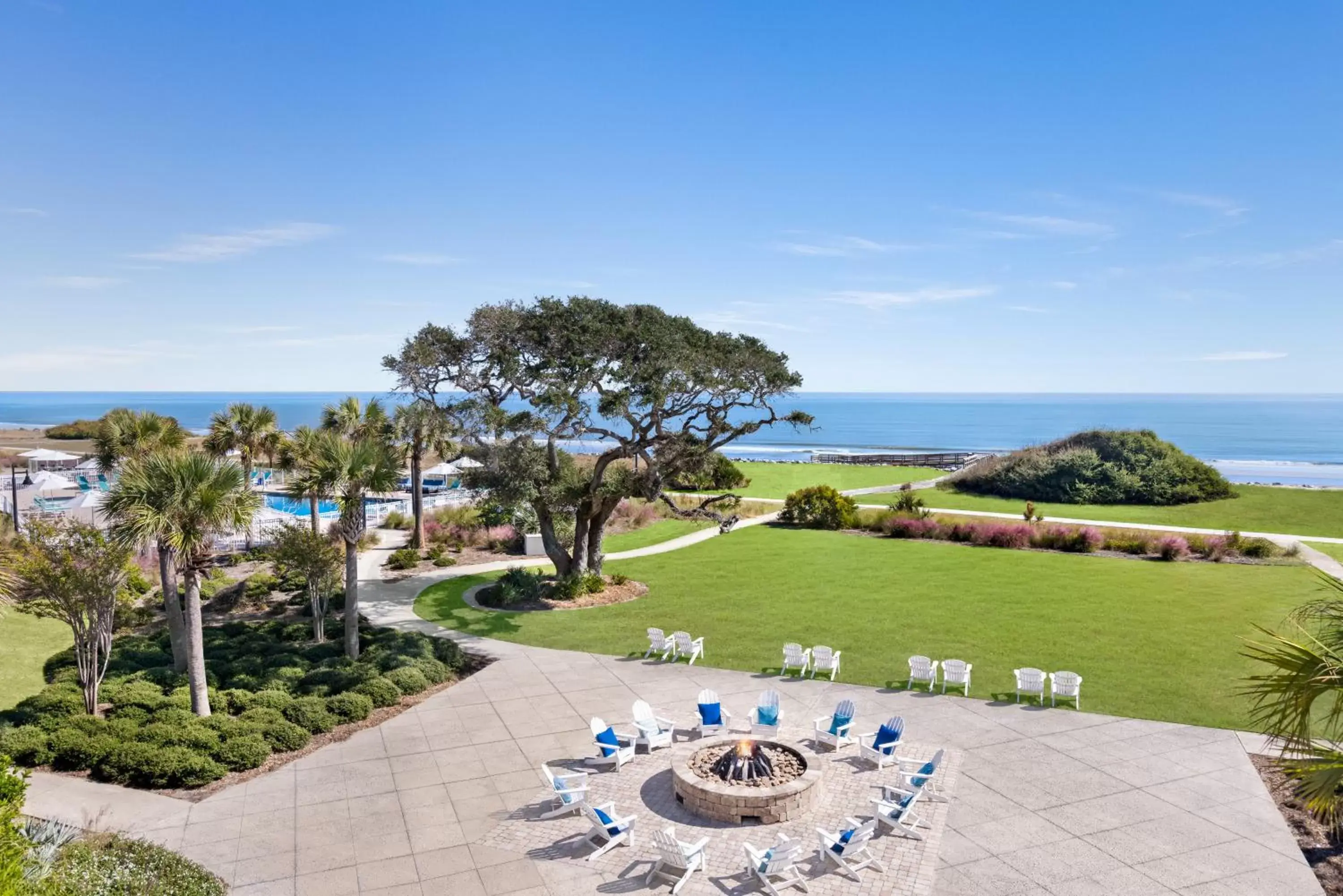 Natural landscape in Holiday Inn Resort Jekyll Island, an IHG Hotel