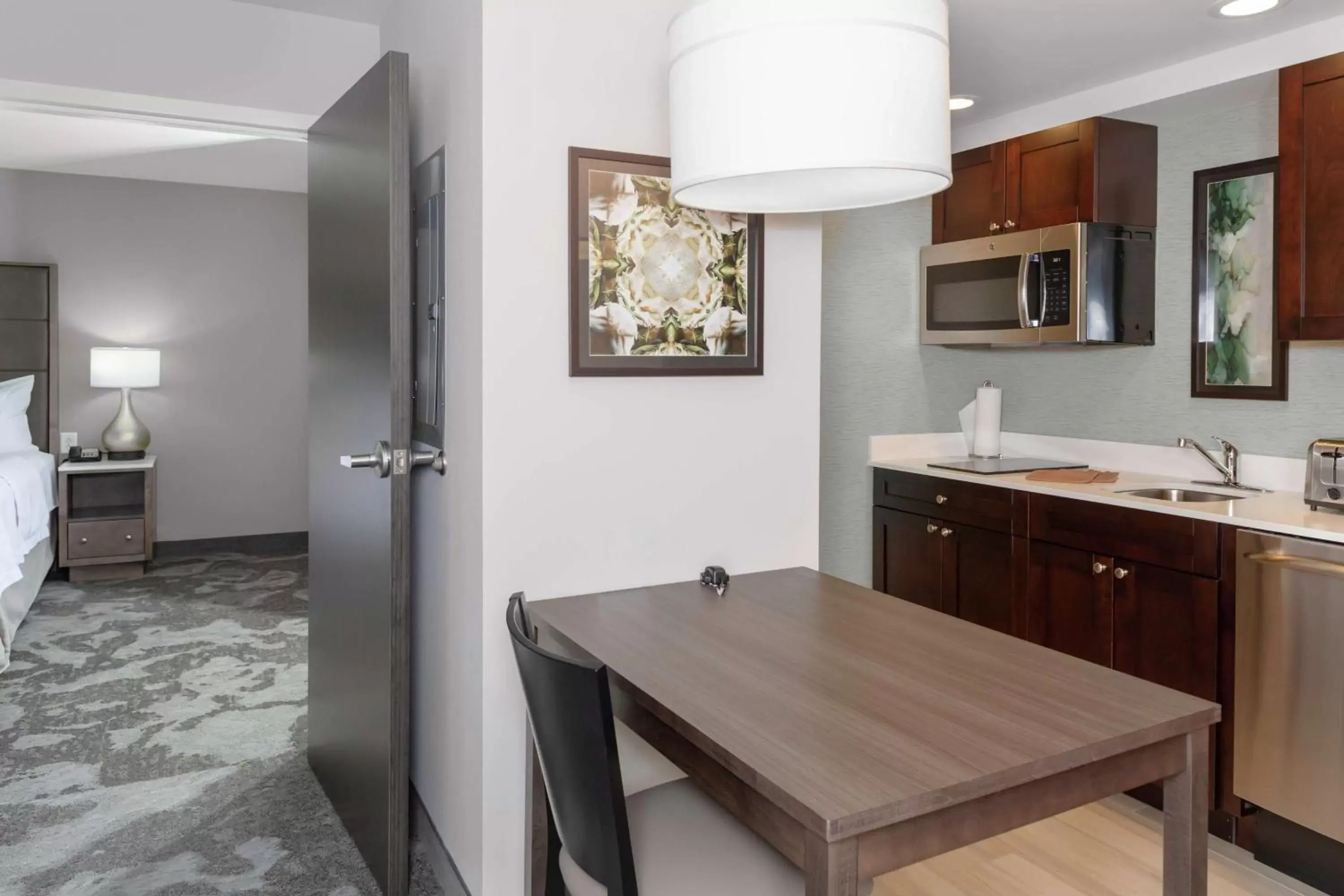 Kitchen or kitchenette, Kitchen/Kitchenette in Homewood Suites By Hilton Lansing Eastwood