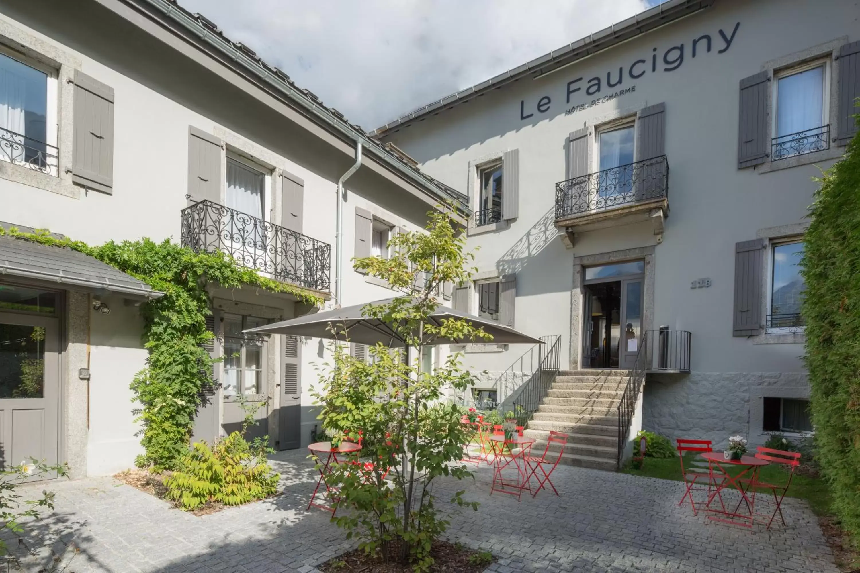 Facade/entrance in Le Faucigny - Hotel de Charme