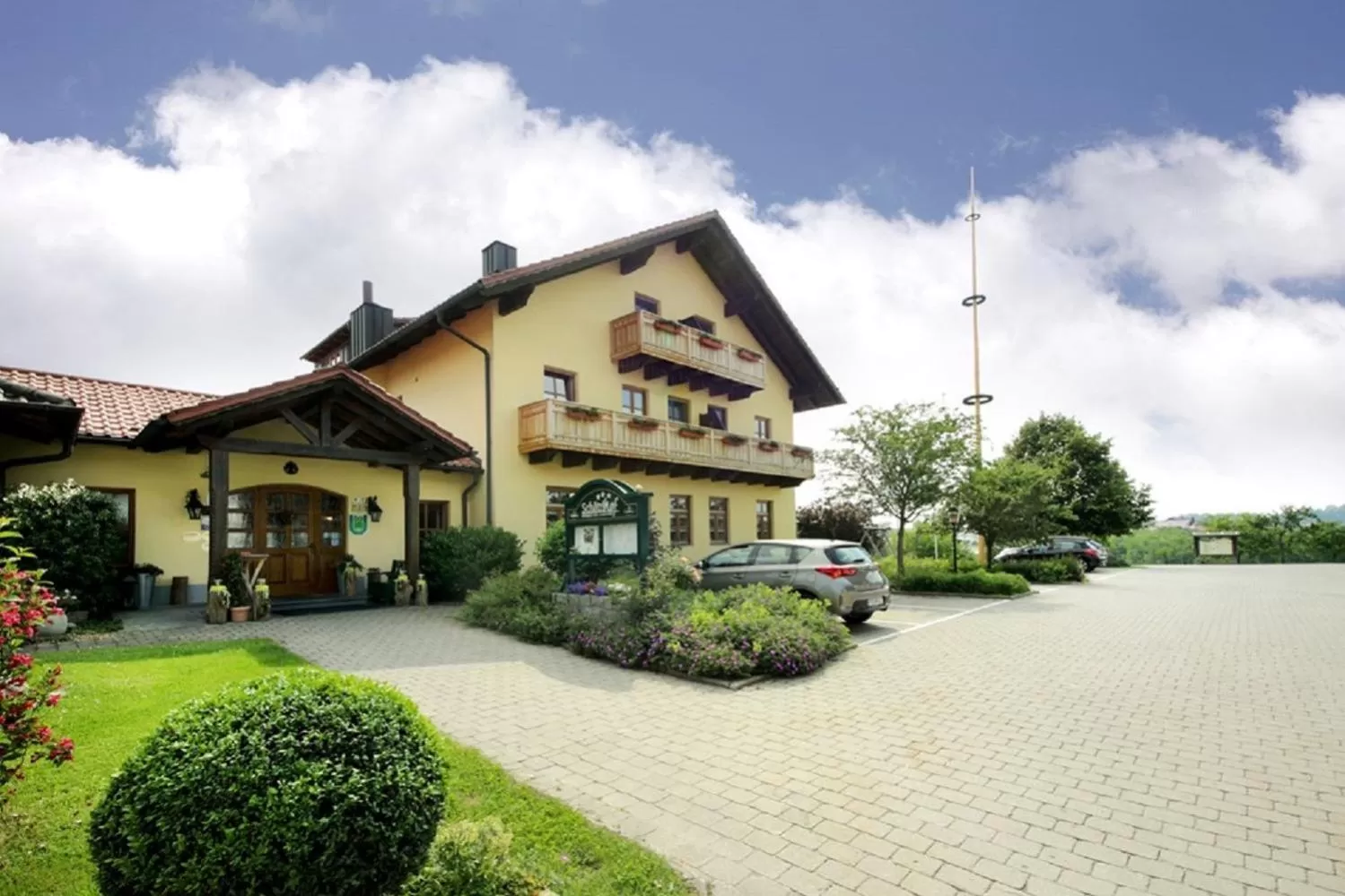 Property building in Schätzlhof OHG