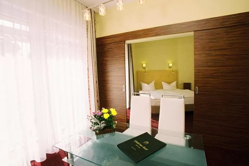 Seating area, Bed in Hotel zur Insel