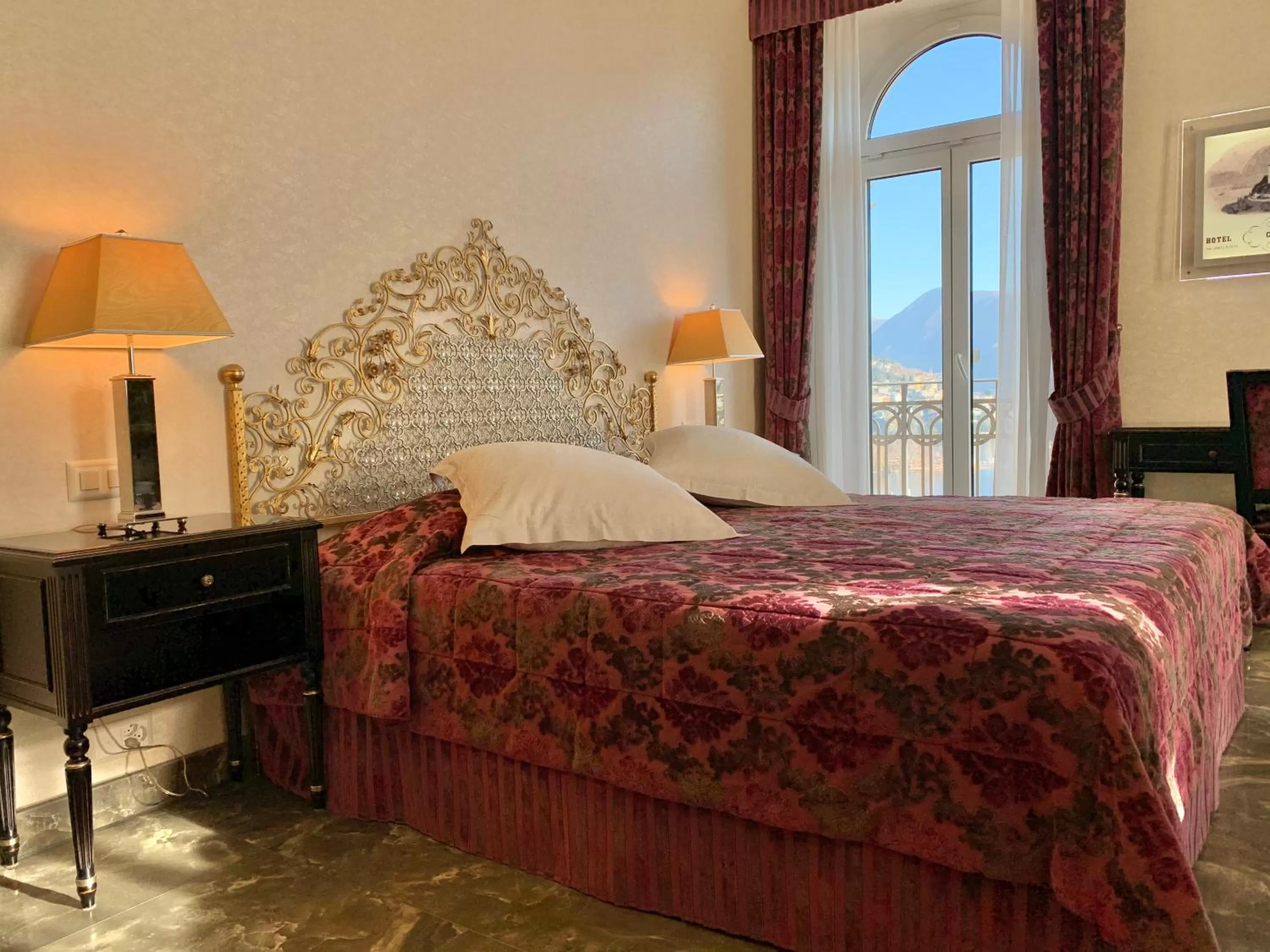 Bed in Continental Parkhotel