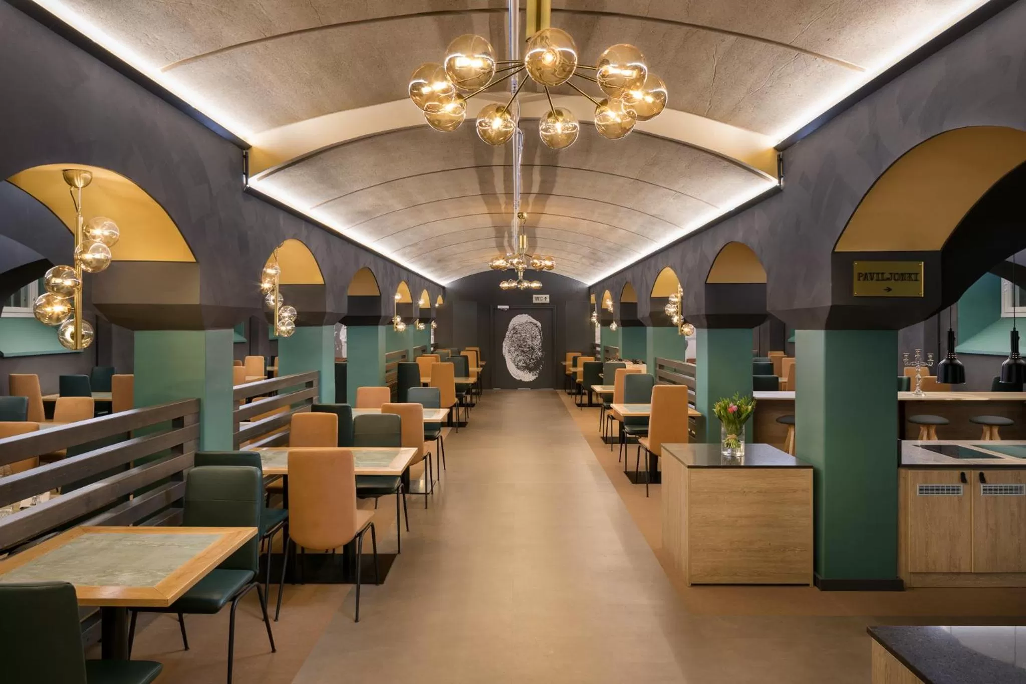 Restaurant/places to eat in Hotel Kakola