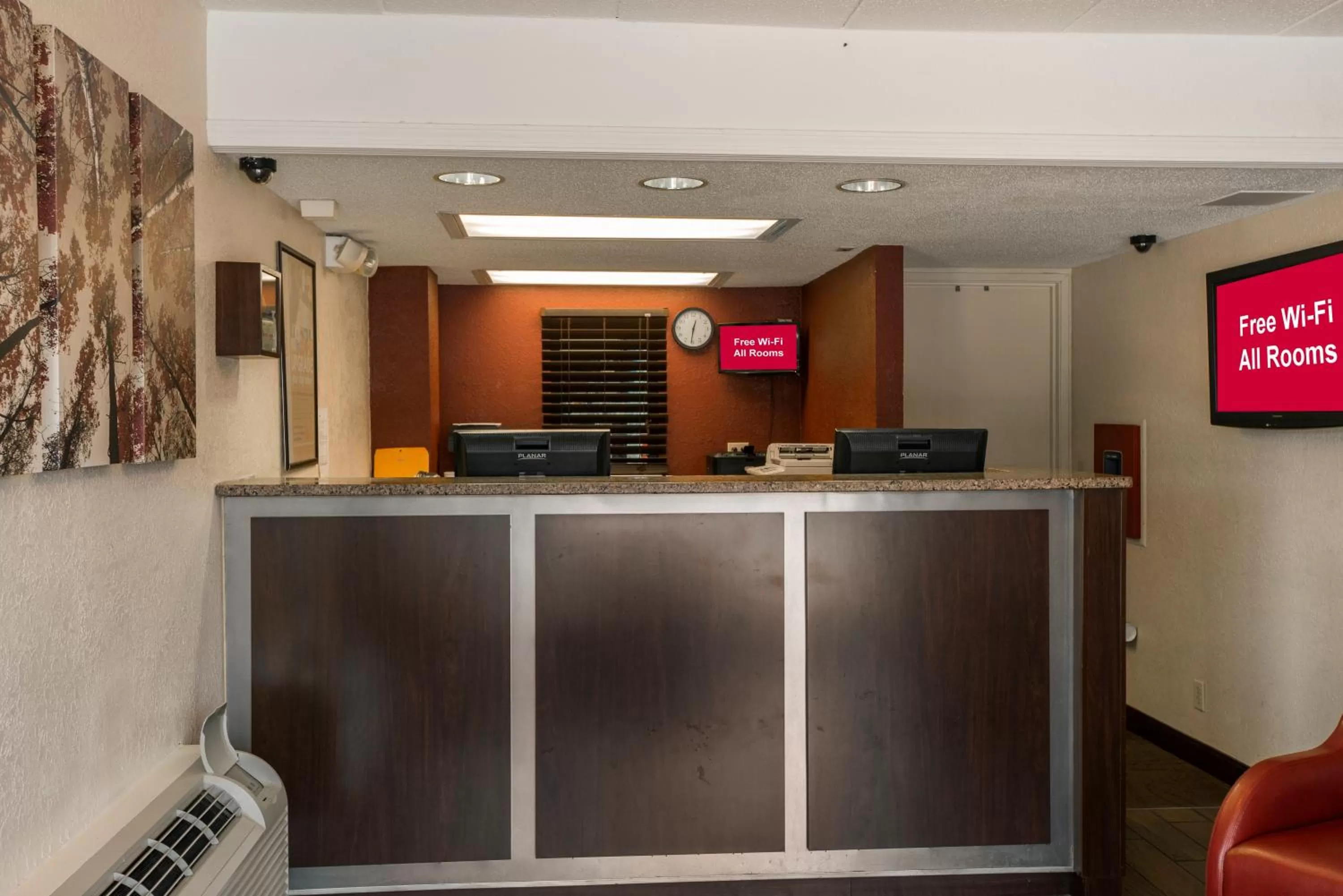 Lobby or reception in Red Roof Inn PLUS+ St. Louis - Forest Park / Hampton Ave.