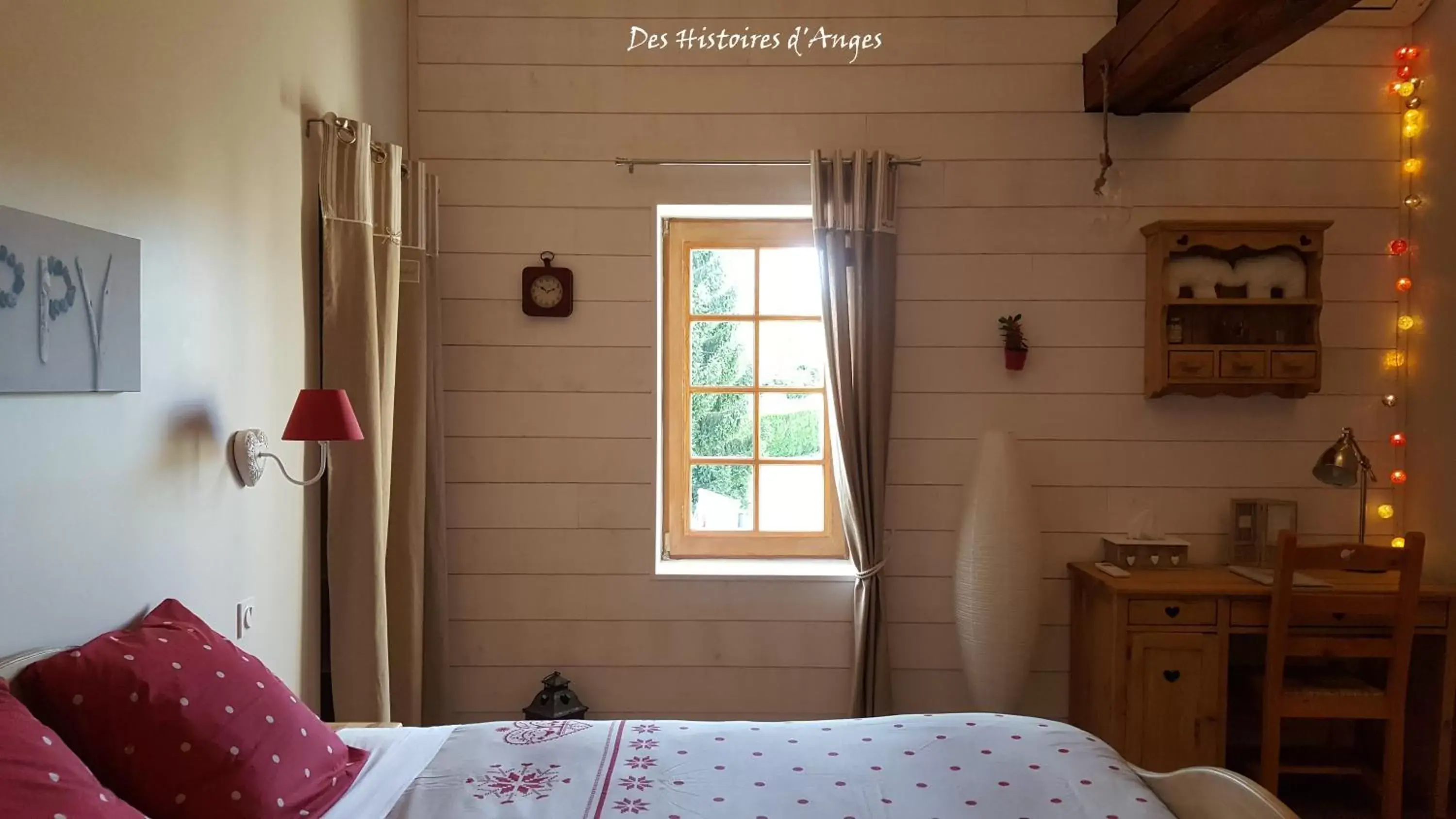 Photo of the whole room, Bed in B&B Des Histoires d'Anges - Côté Jardin