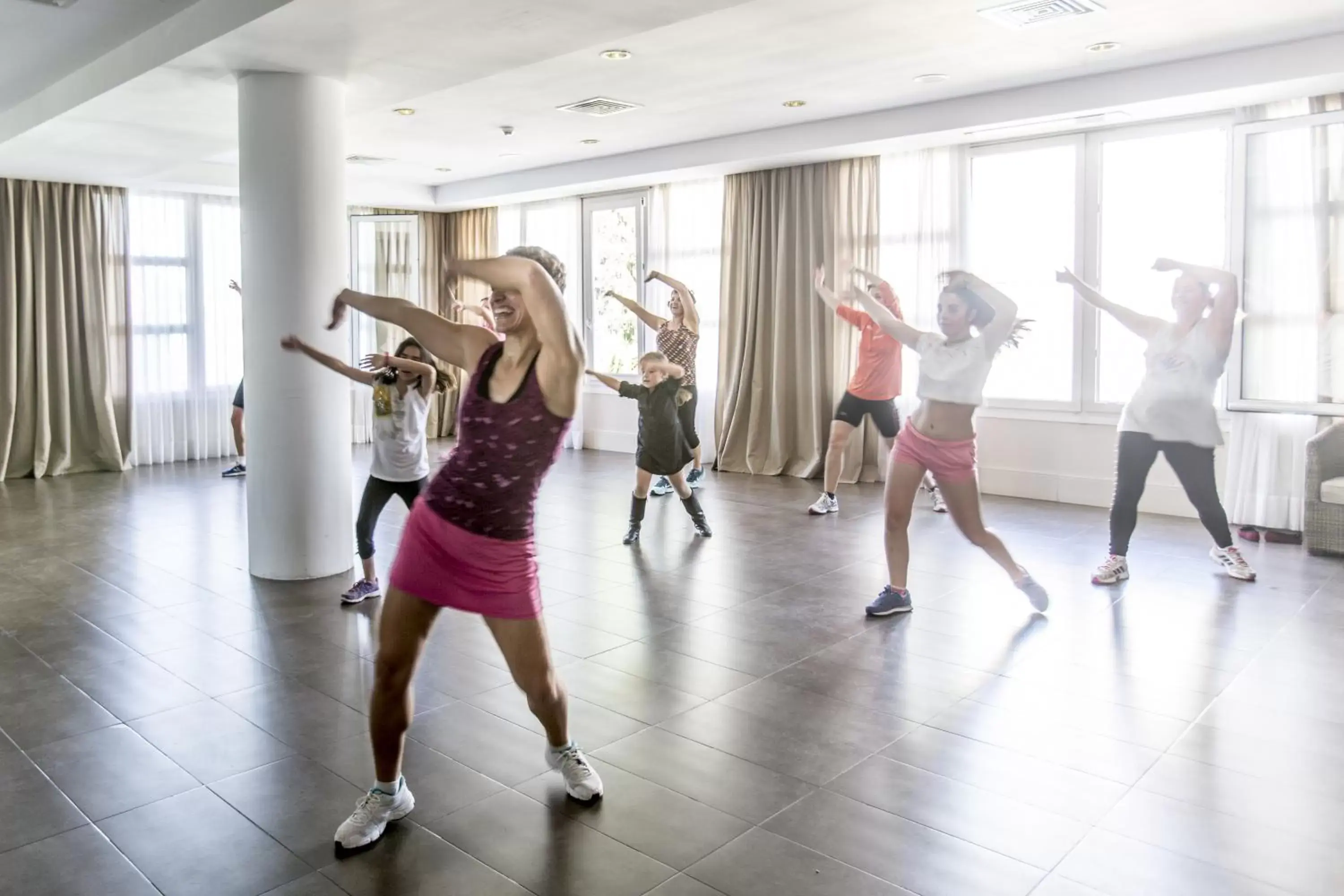 Evening entertainment, Fitness Center/Facilities in Vincci Resort Costa Golf