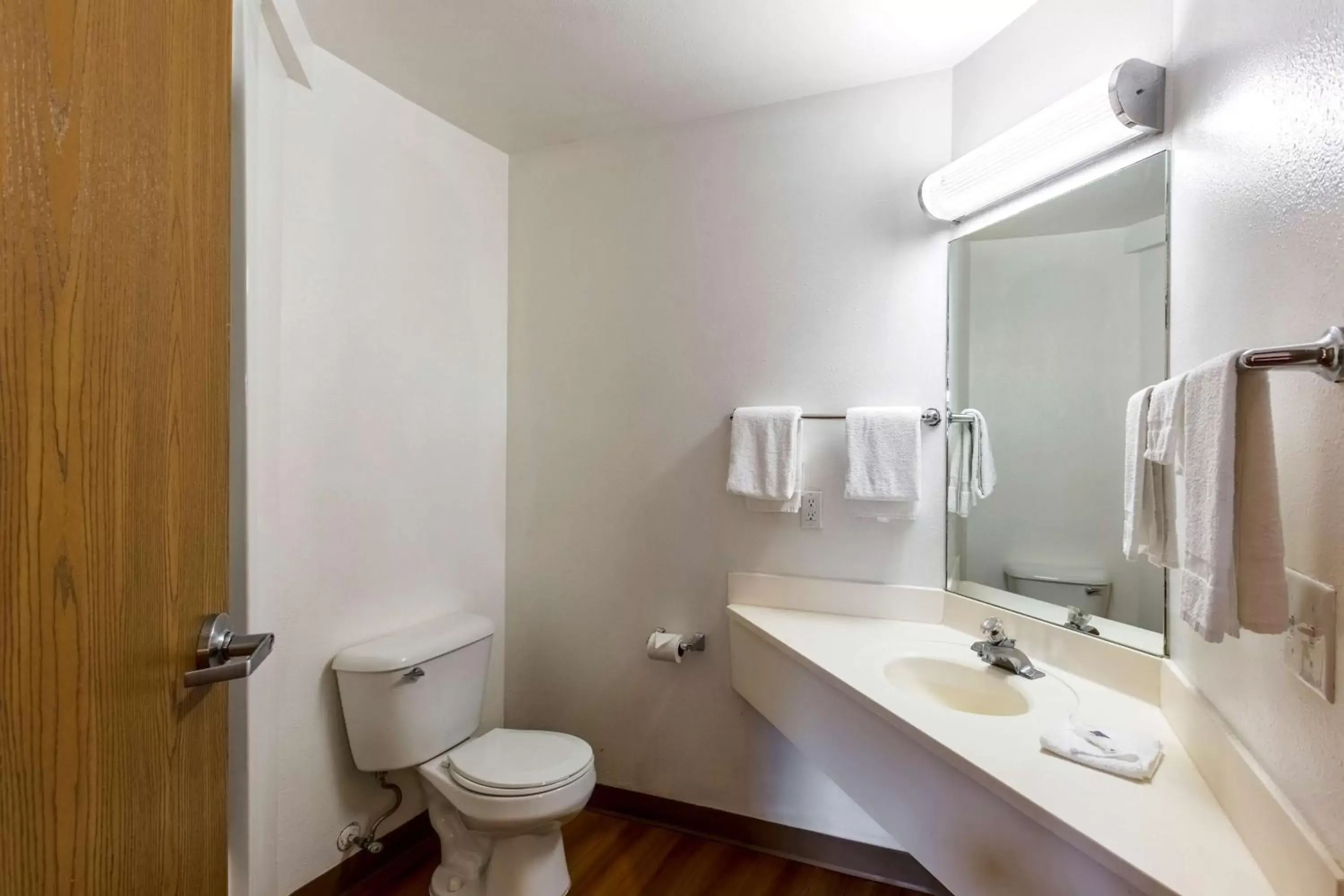 Toilet, Bathroom in Motel 6-Baraboo, WI - Lake Delton