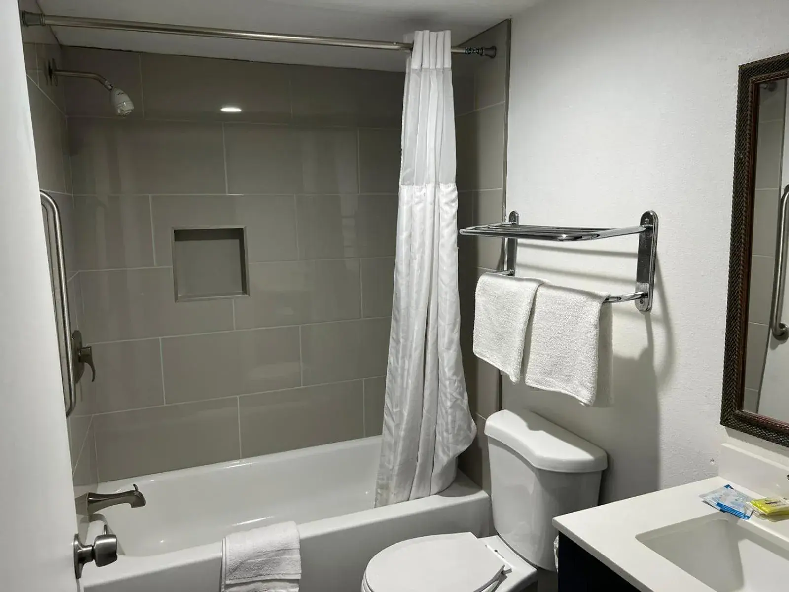 Bathroom in Goldstar Inn