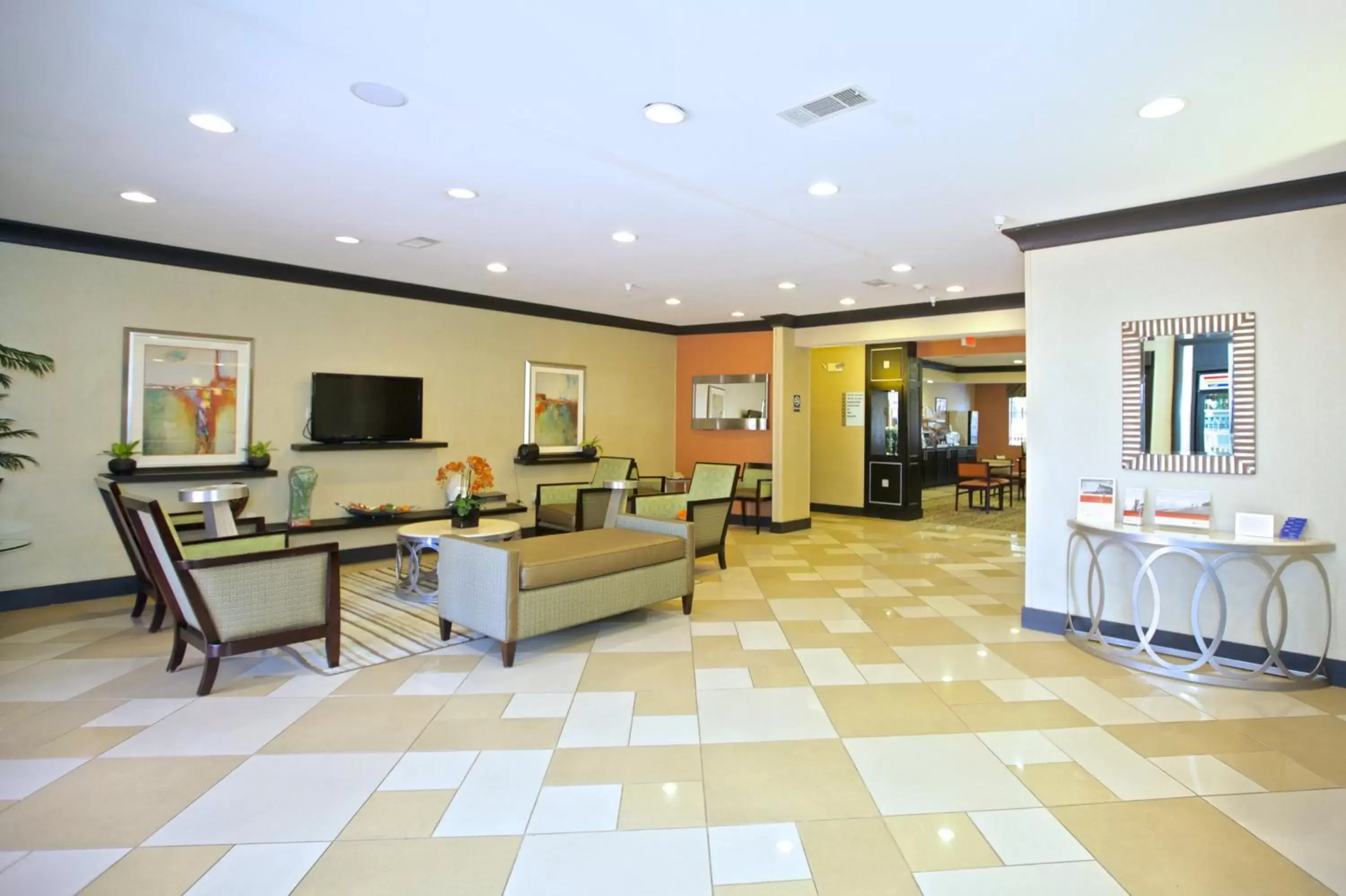 Lobby or reception in Holiday Inn Express Hotel & Suites Kennesaw Northwest - Acworth, an IHG Hotel